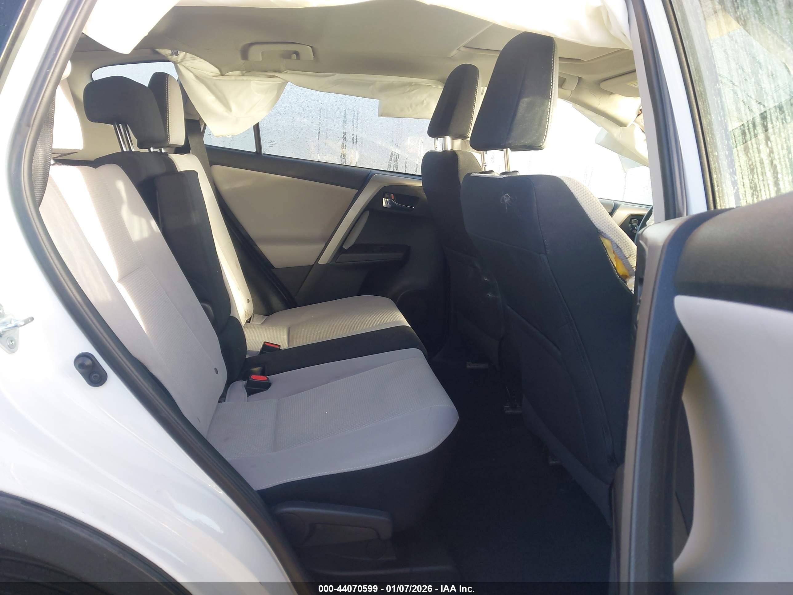 TOYOTA RAV4 image 8