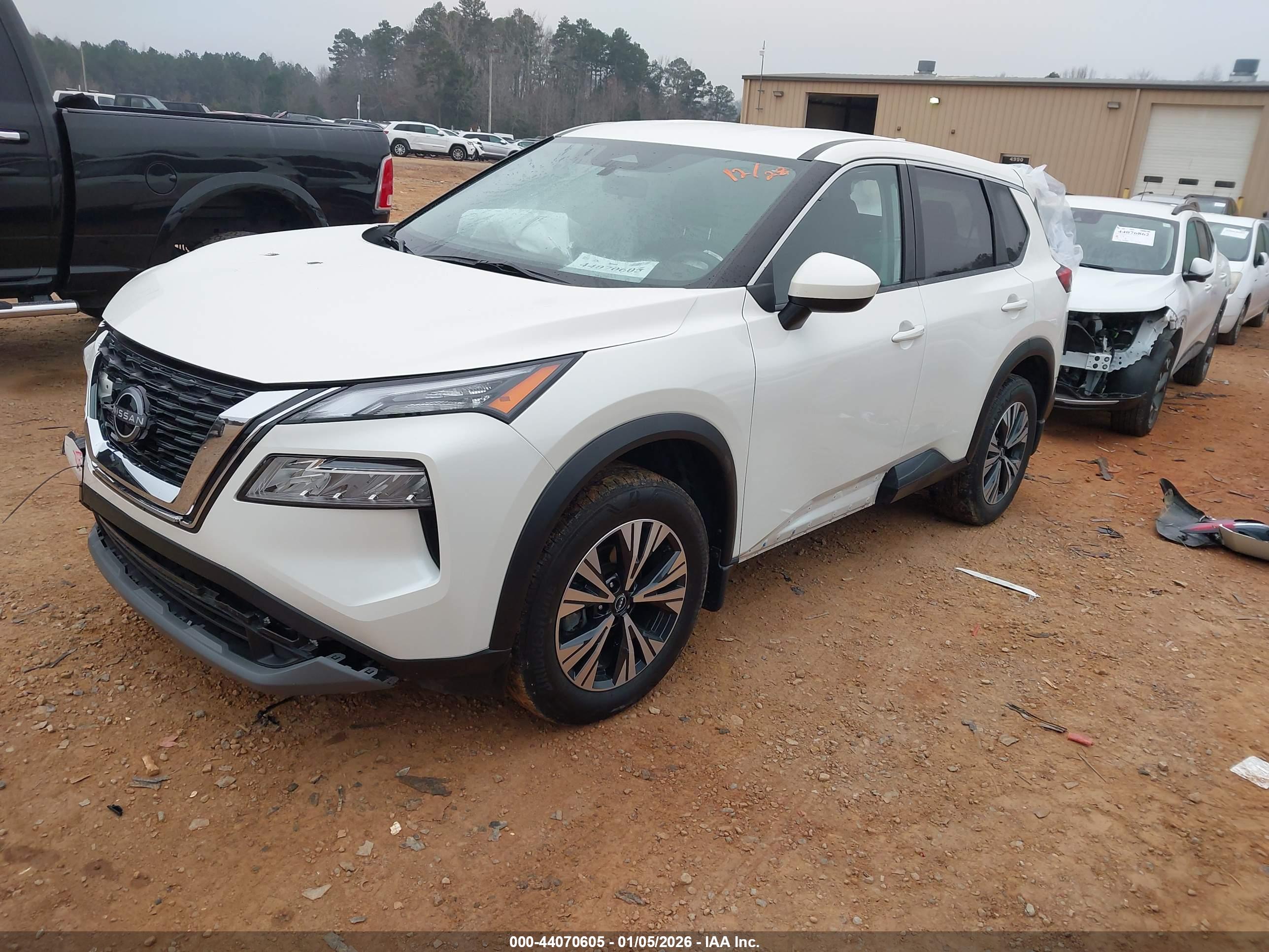NISSAN ROGUE image 2