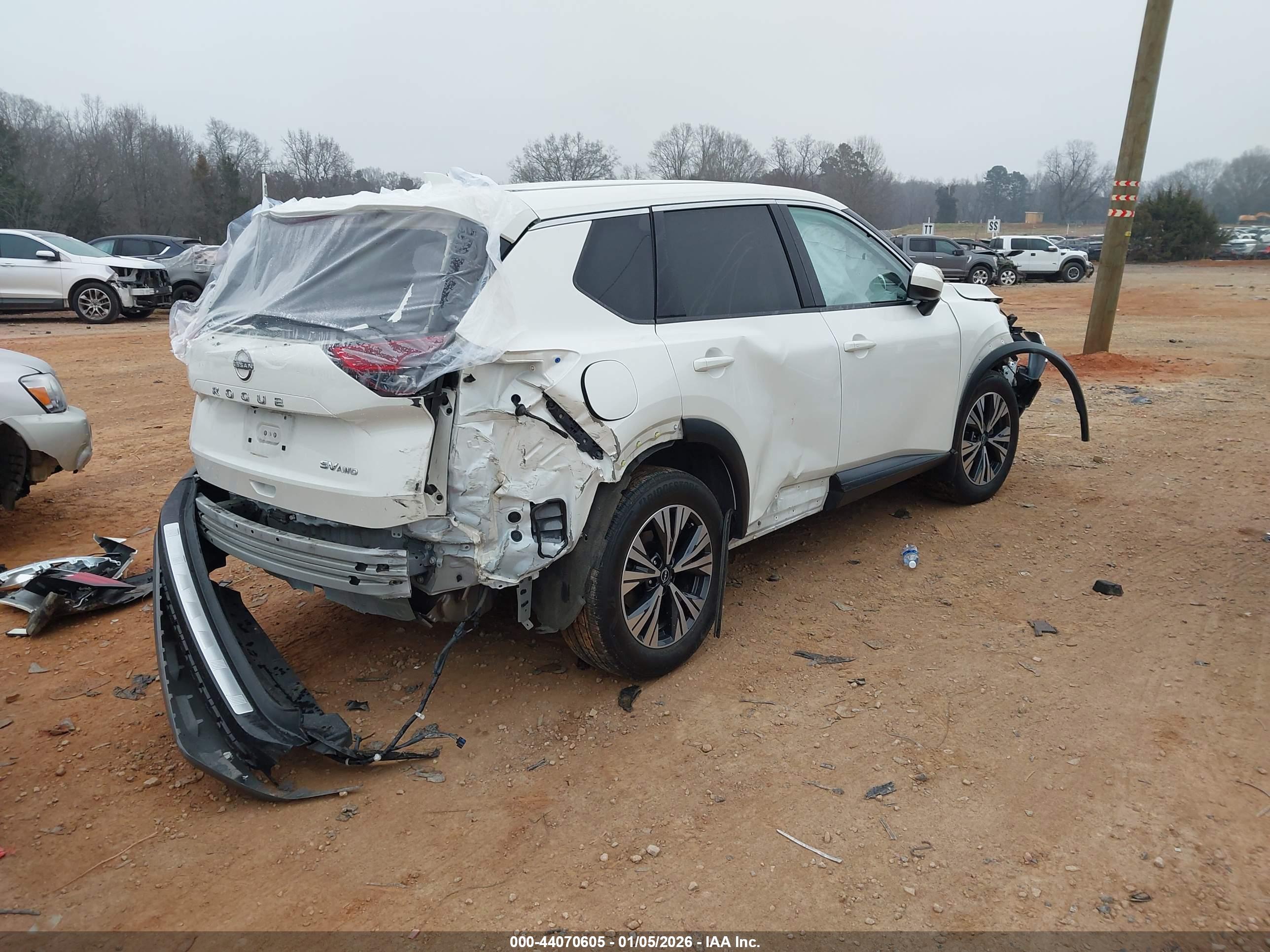 NISSAN ROGUE image 4