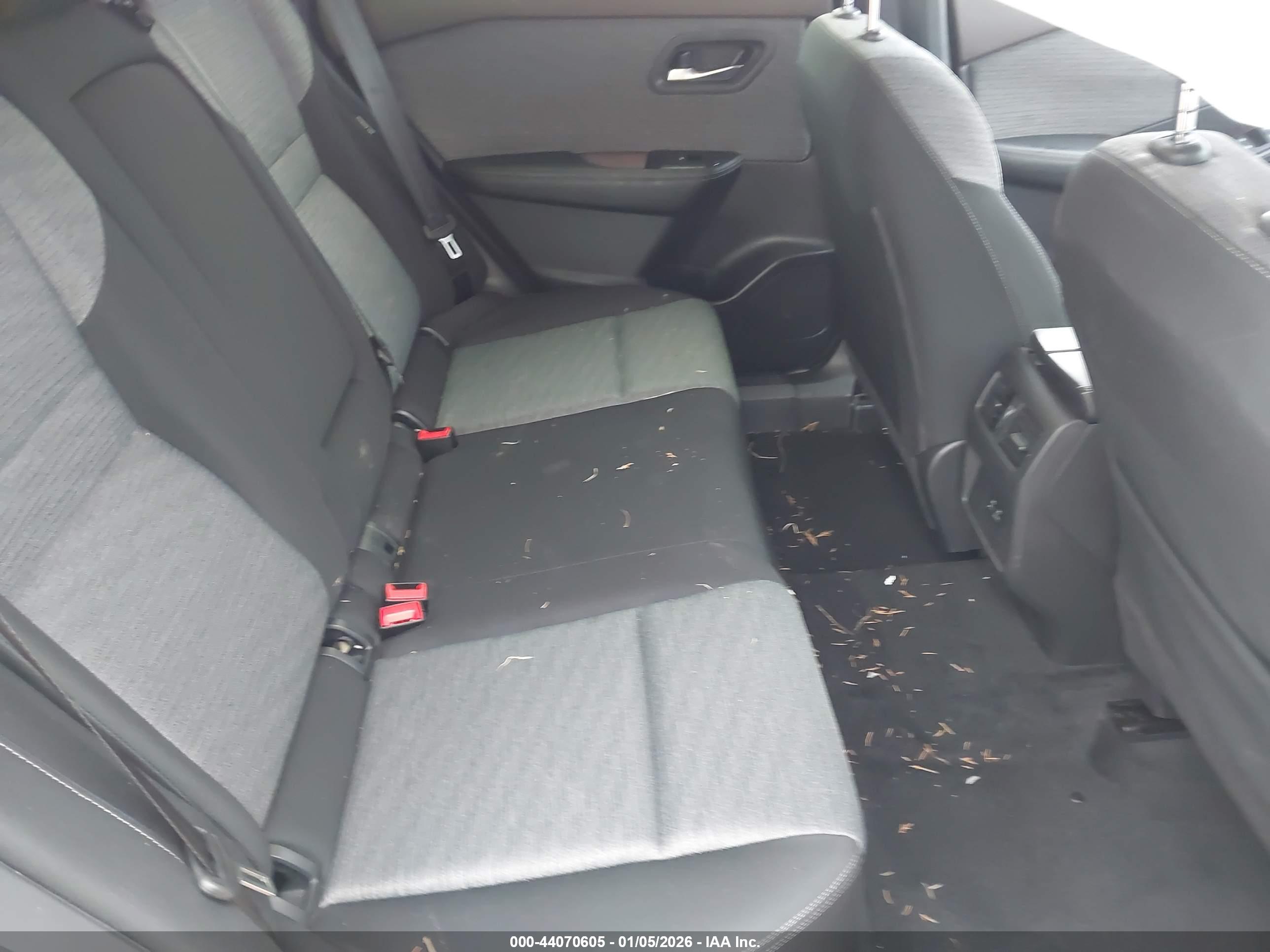 NISSAN ROGUE image 8