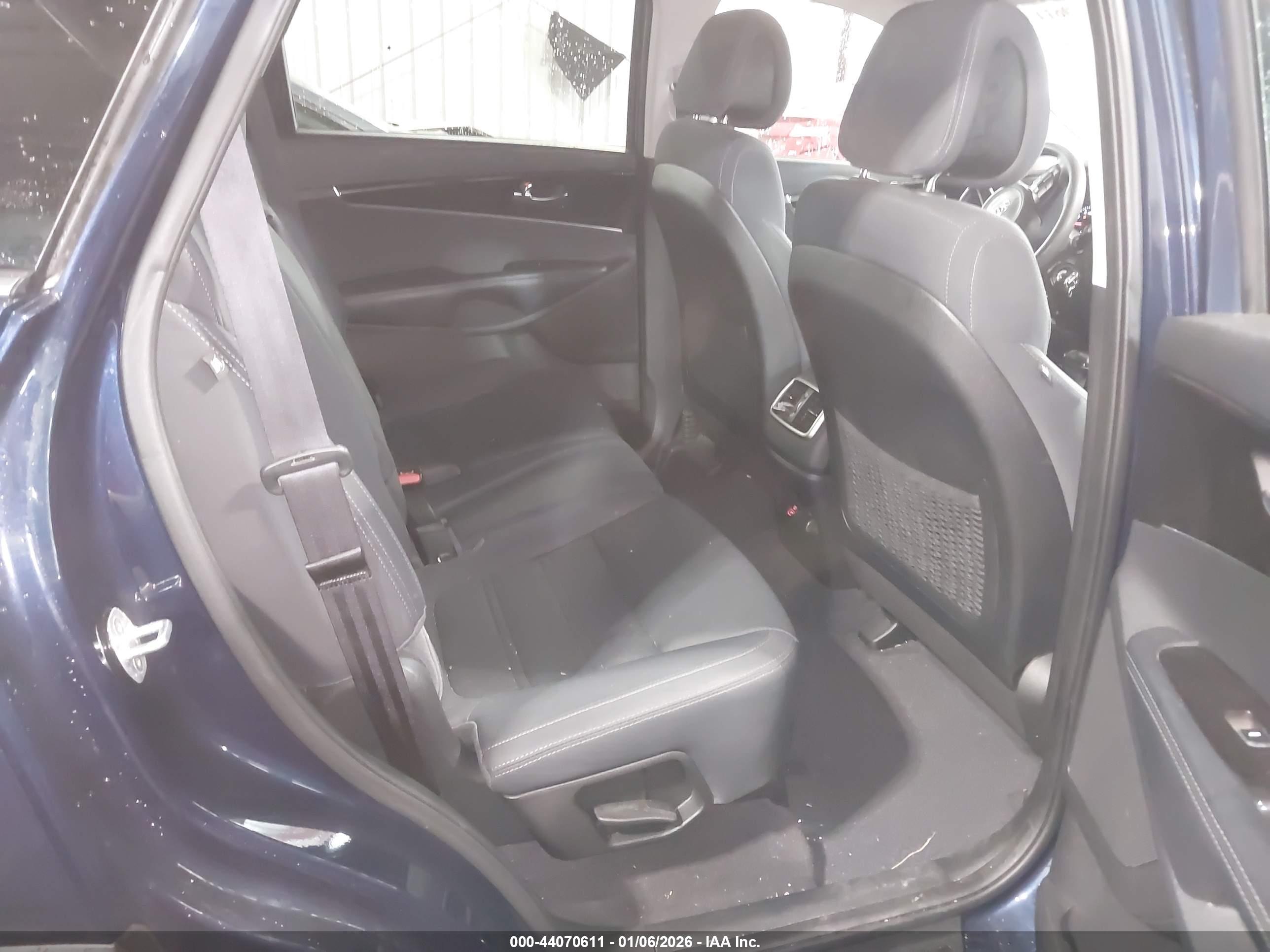 KIA SORENTO image 8