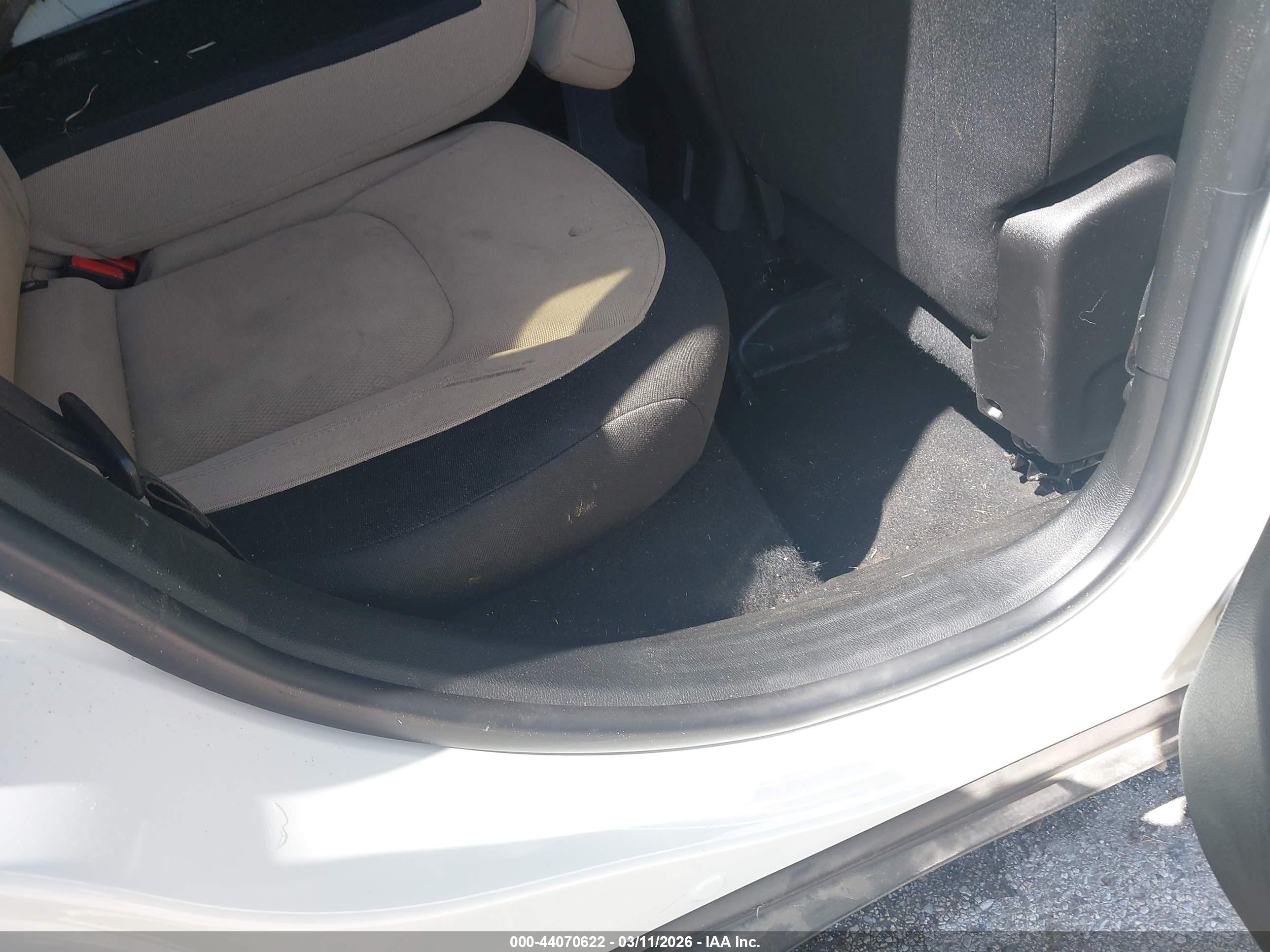 JEEP RENEGADE image 8