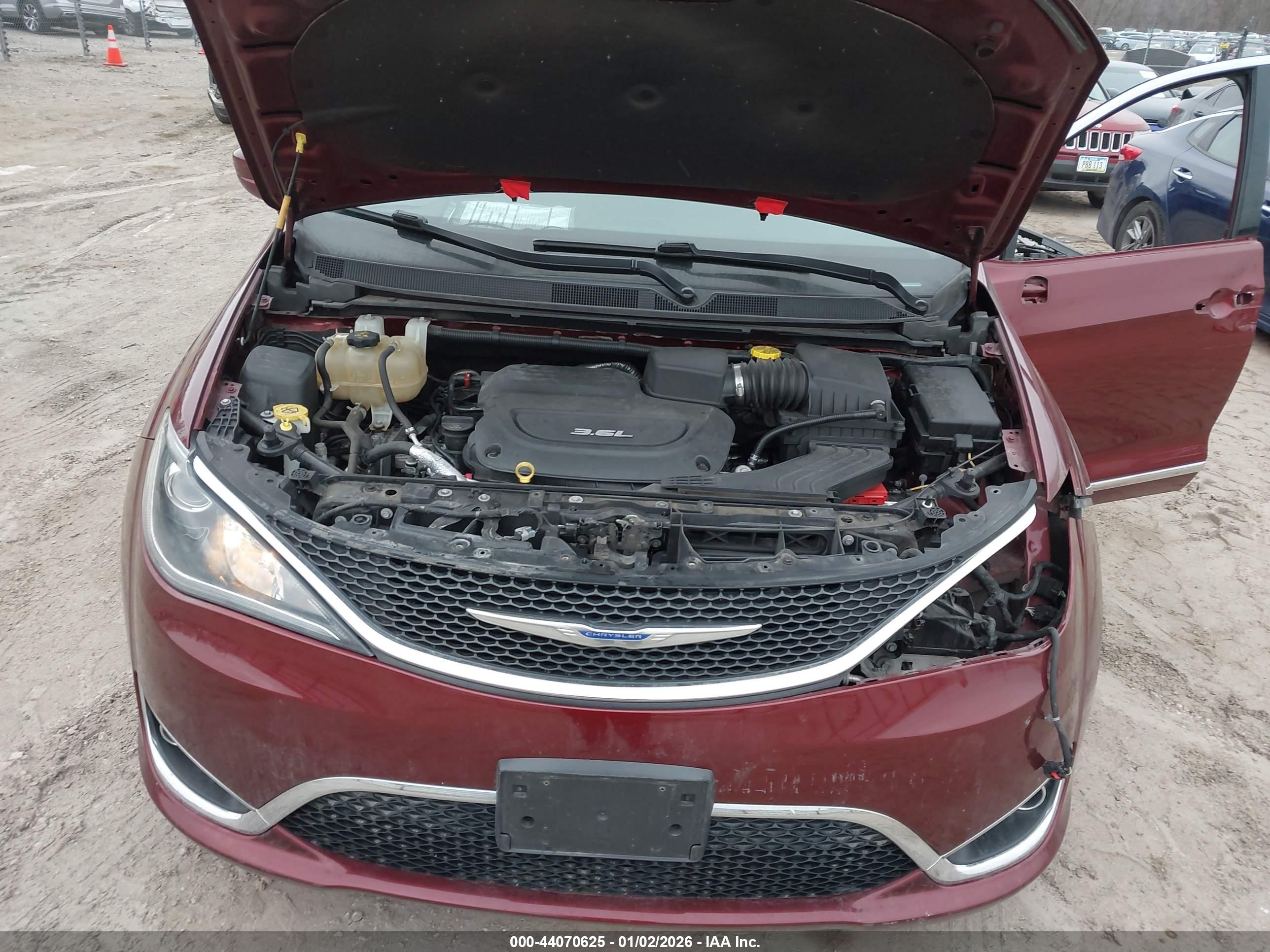 CHRYSLER PACIFICA image 10