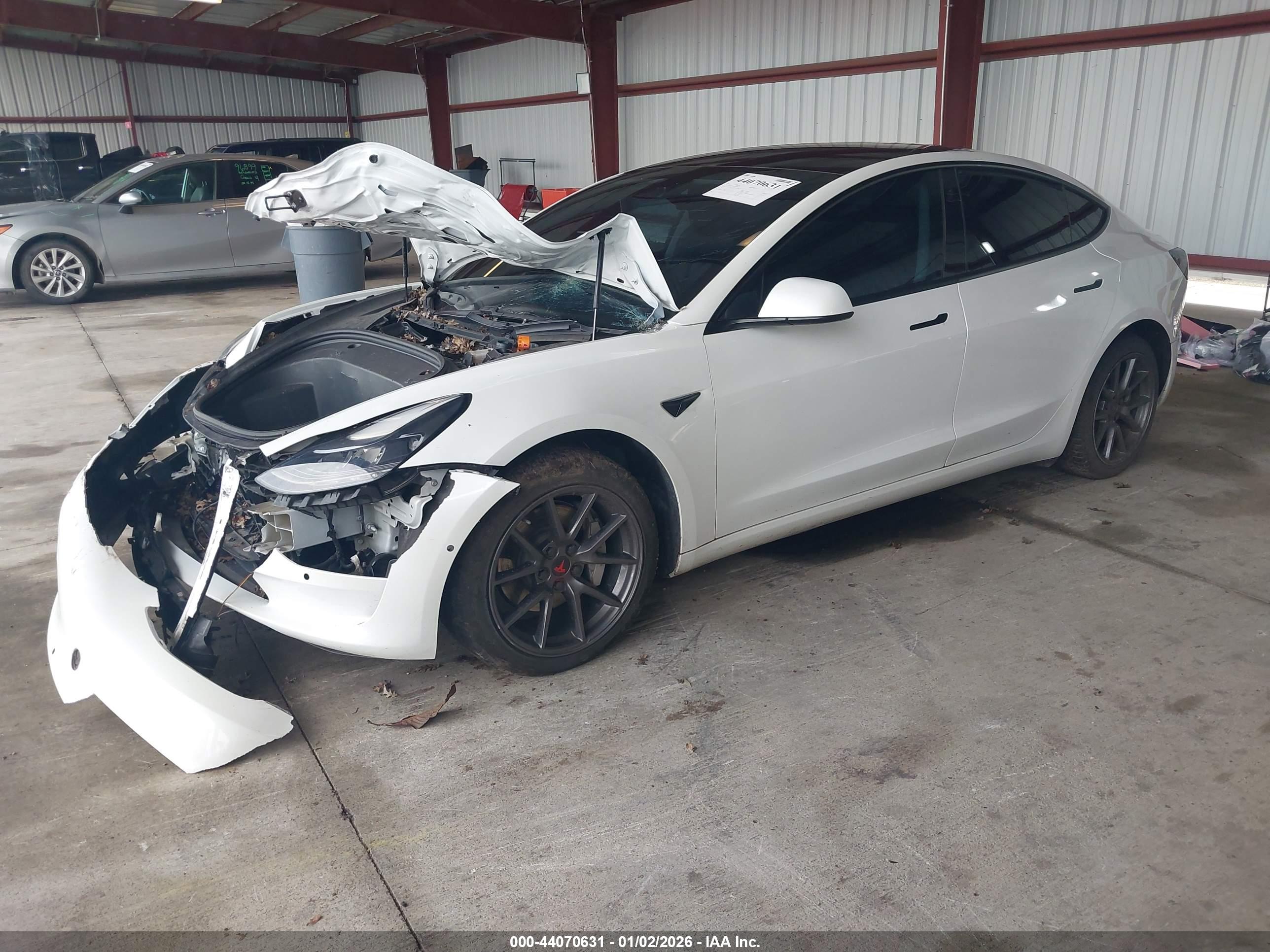TESLA MODEL image 2