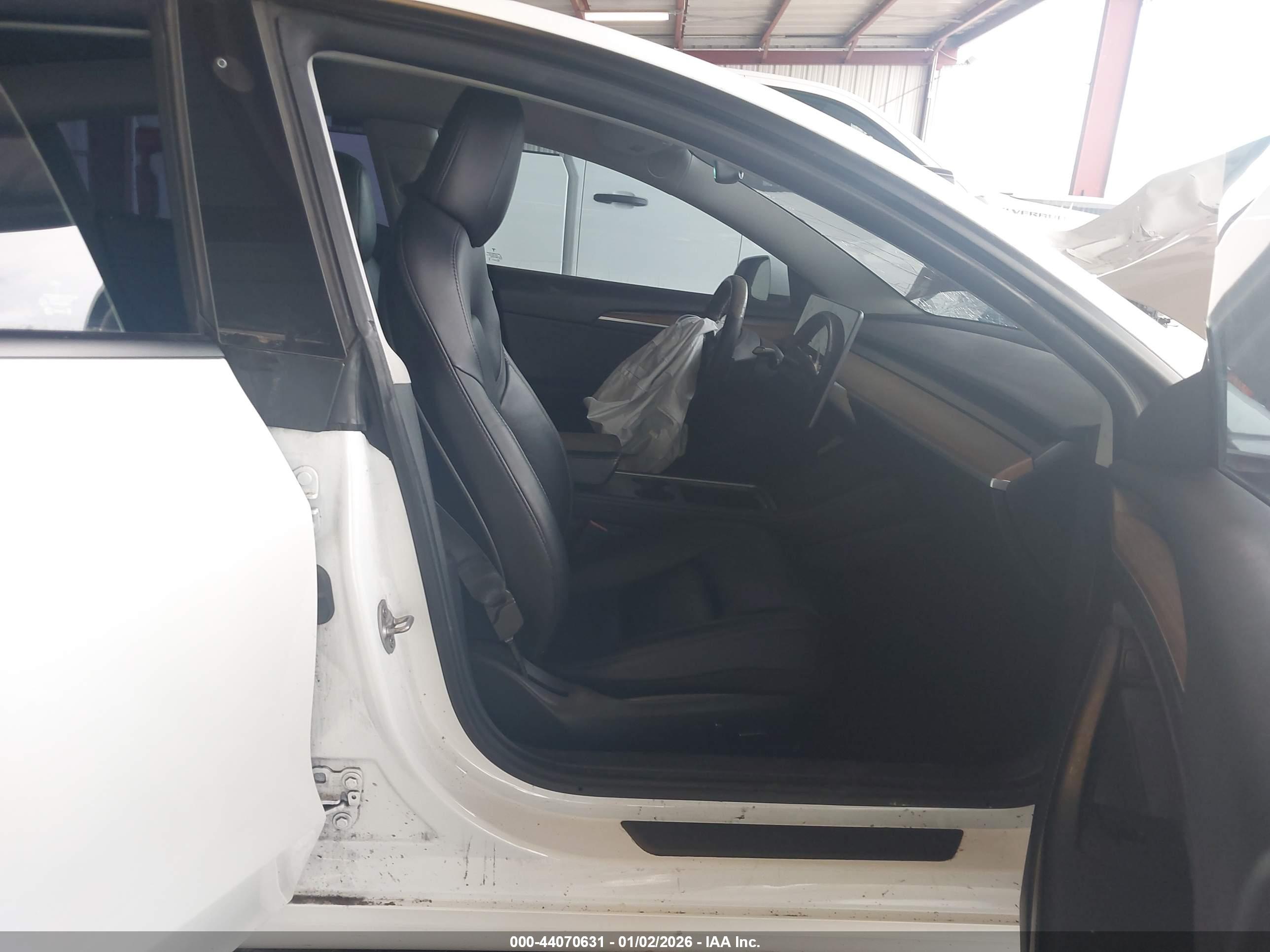 TESLA MODEL image 5