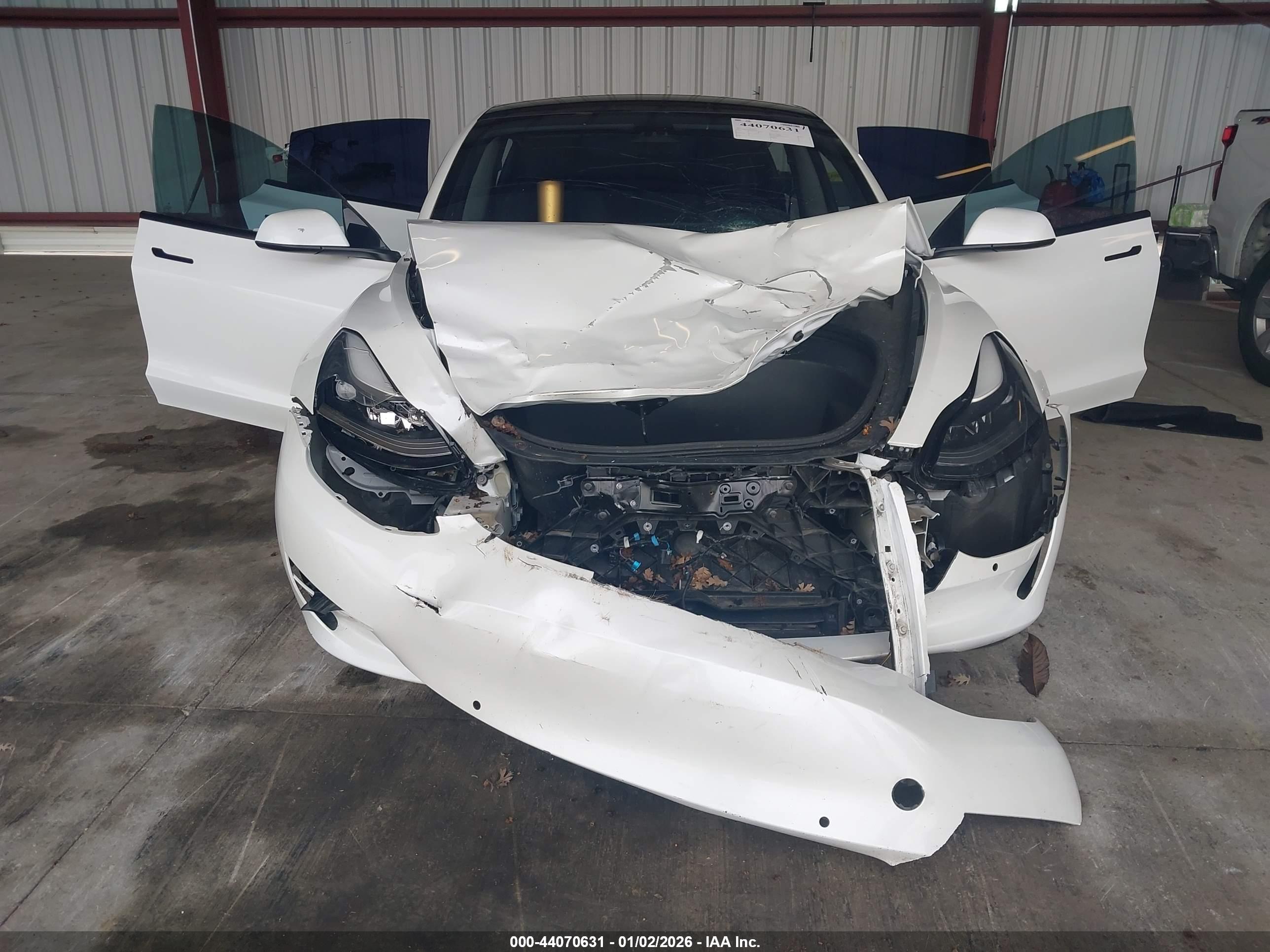 TESLA MODEL image 6