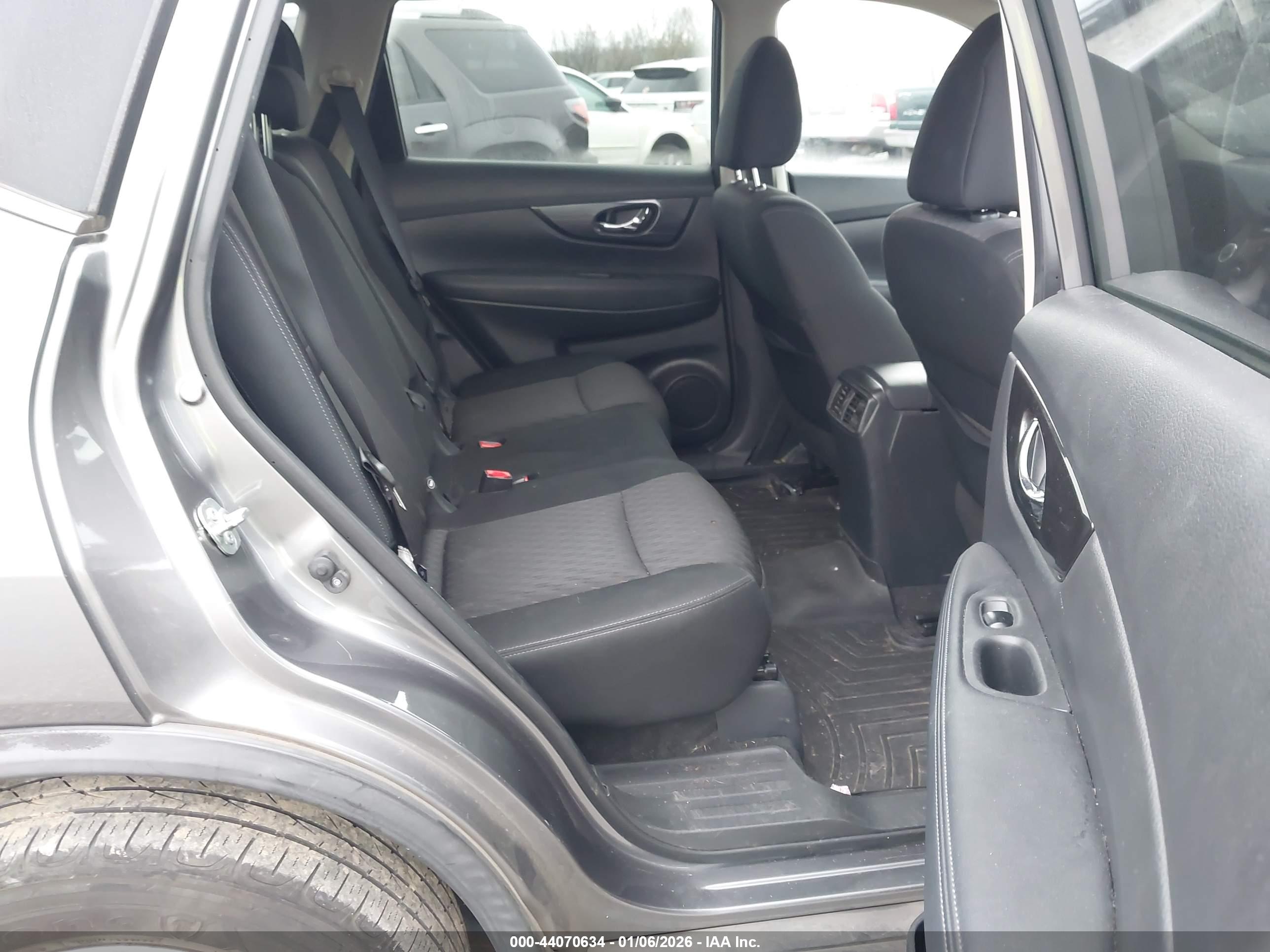 NISSAN ROGUE image 8
