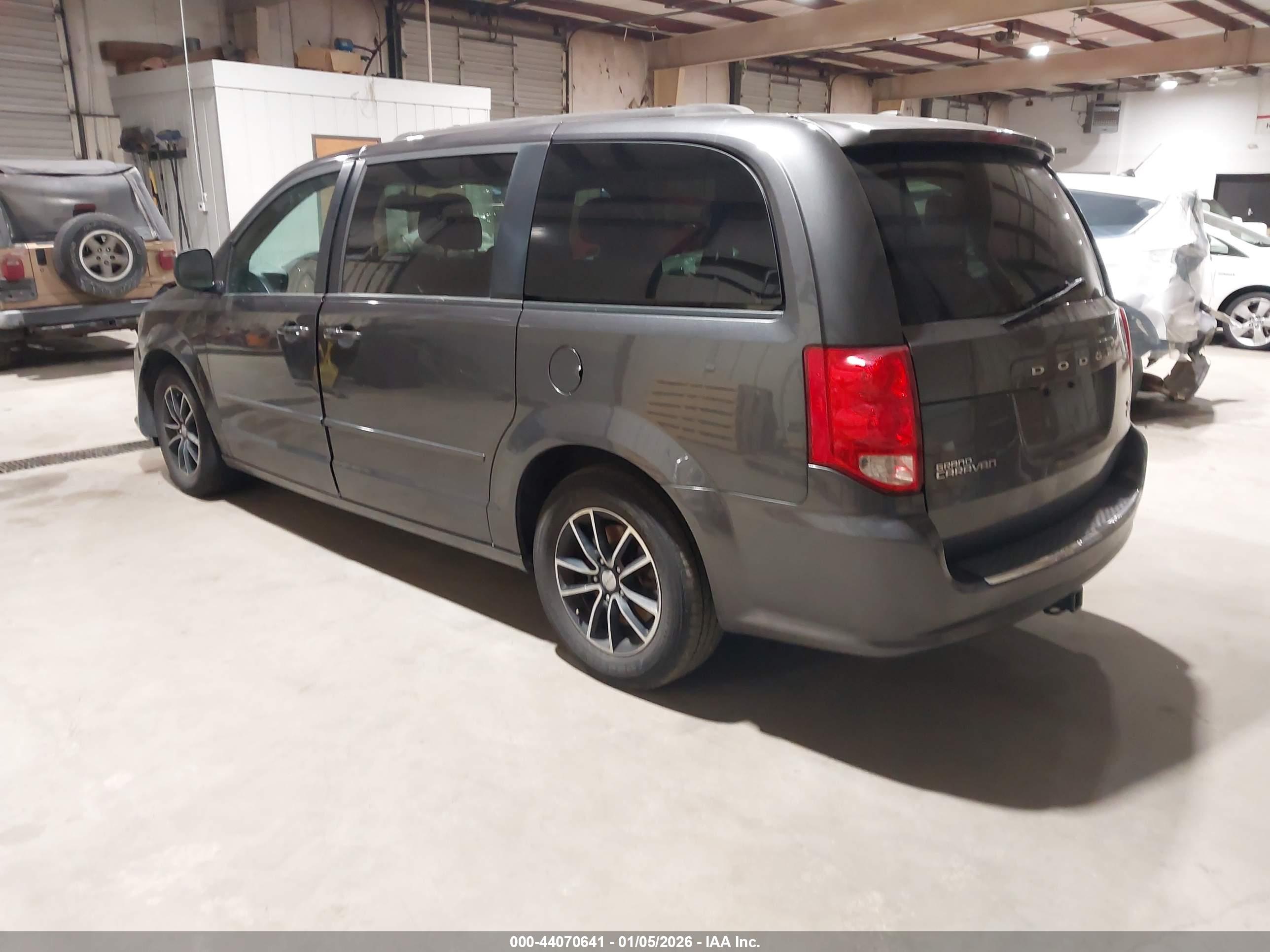 DODGE GRAND image 3