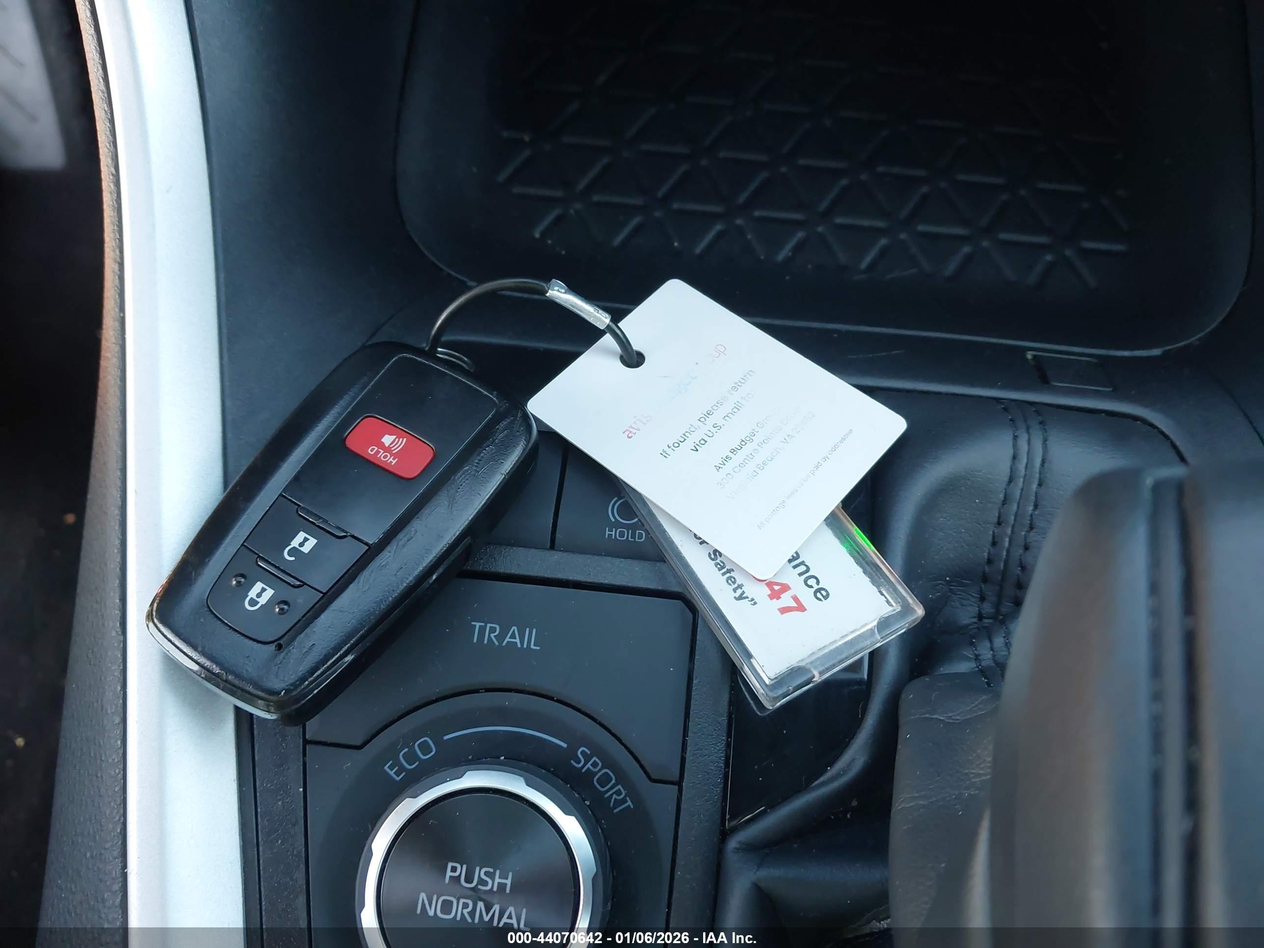 TOYOTA RAV4 image 11