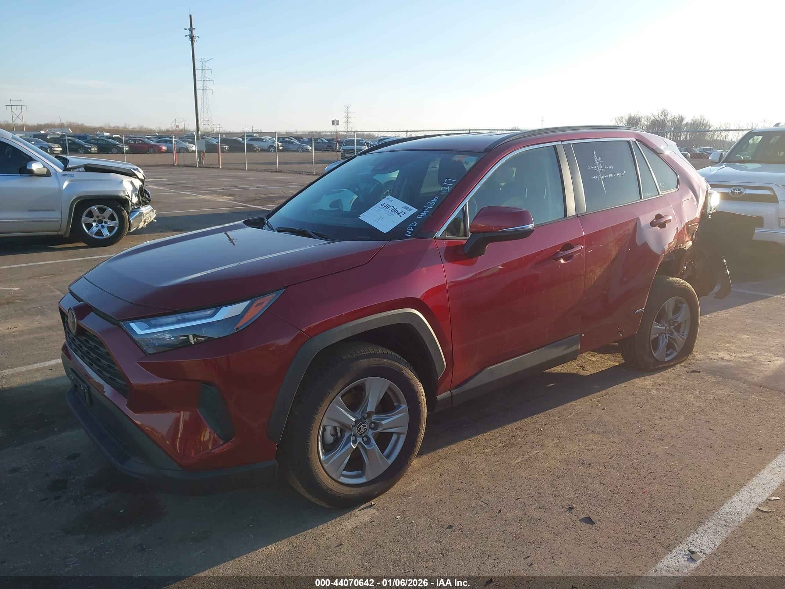 TOYOTA RAV4 image 2