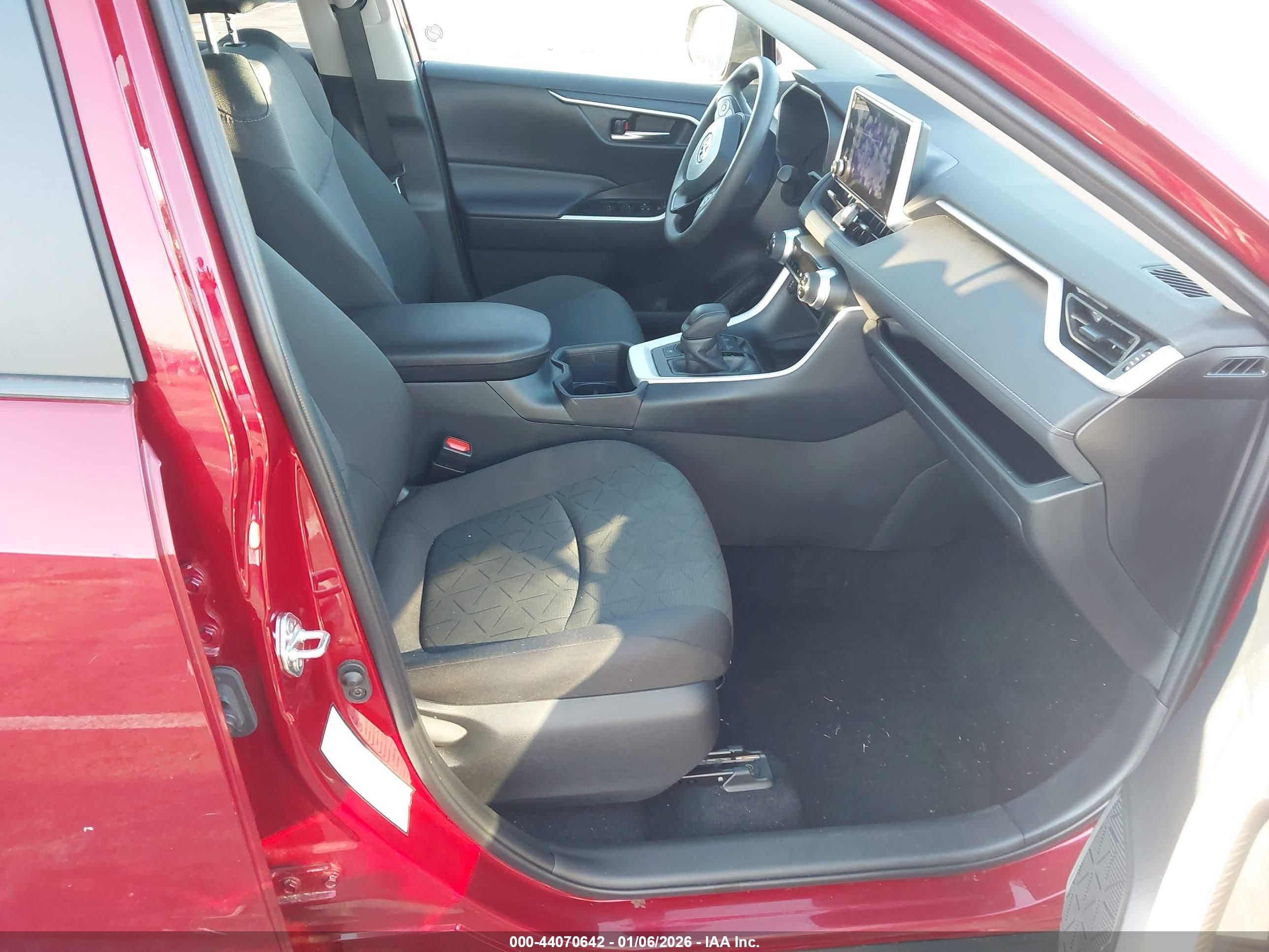 TOYOTA RAV4 image 5