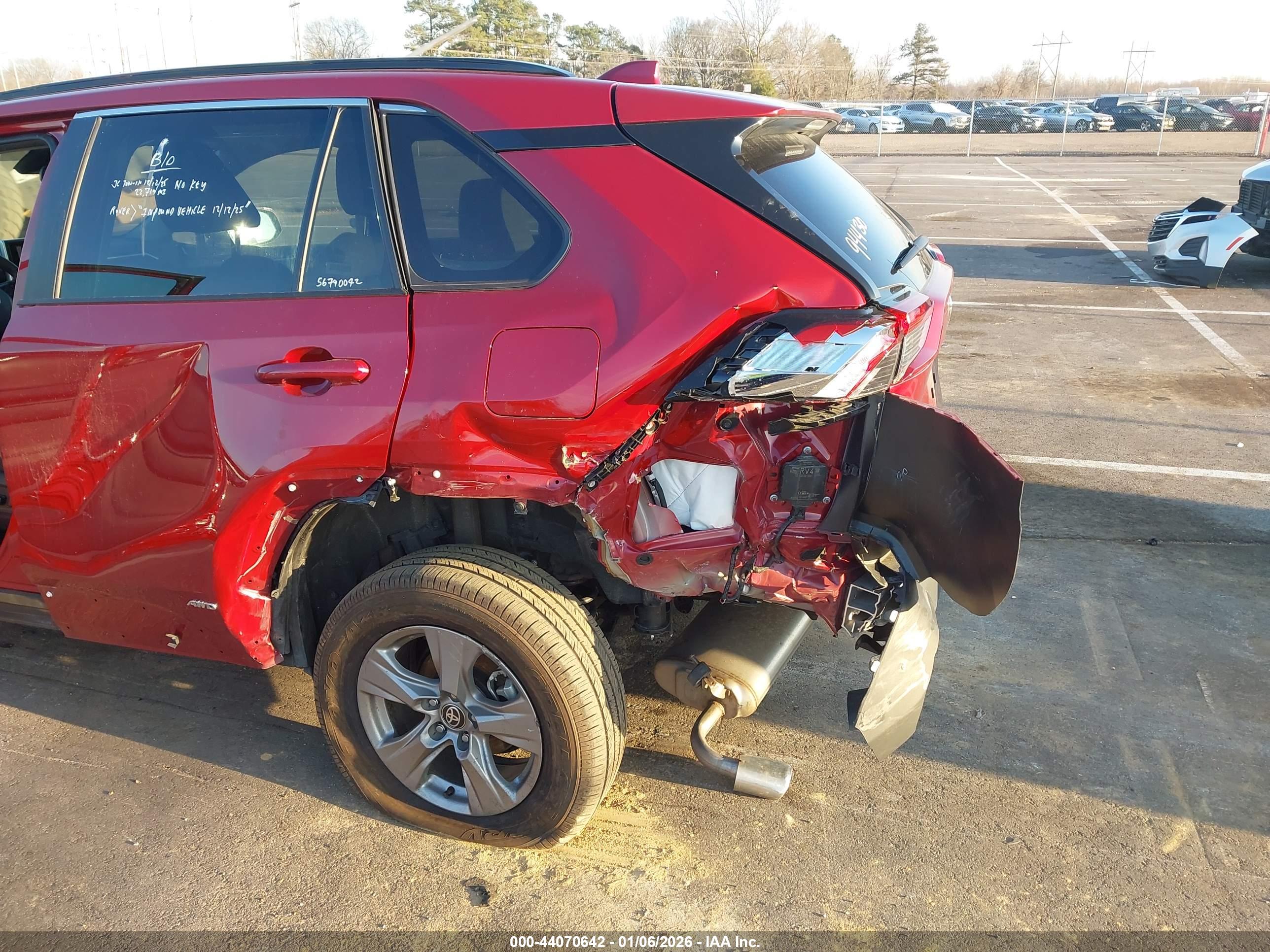 TOYOTA RAV4 image 6