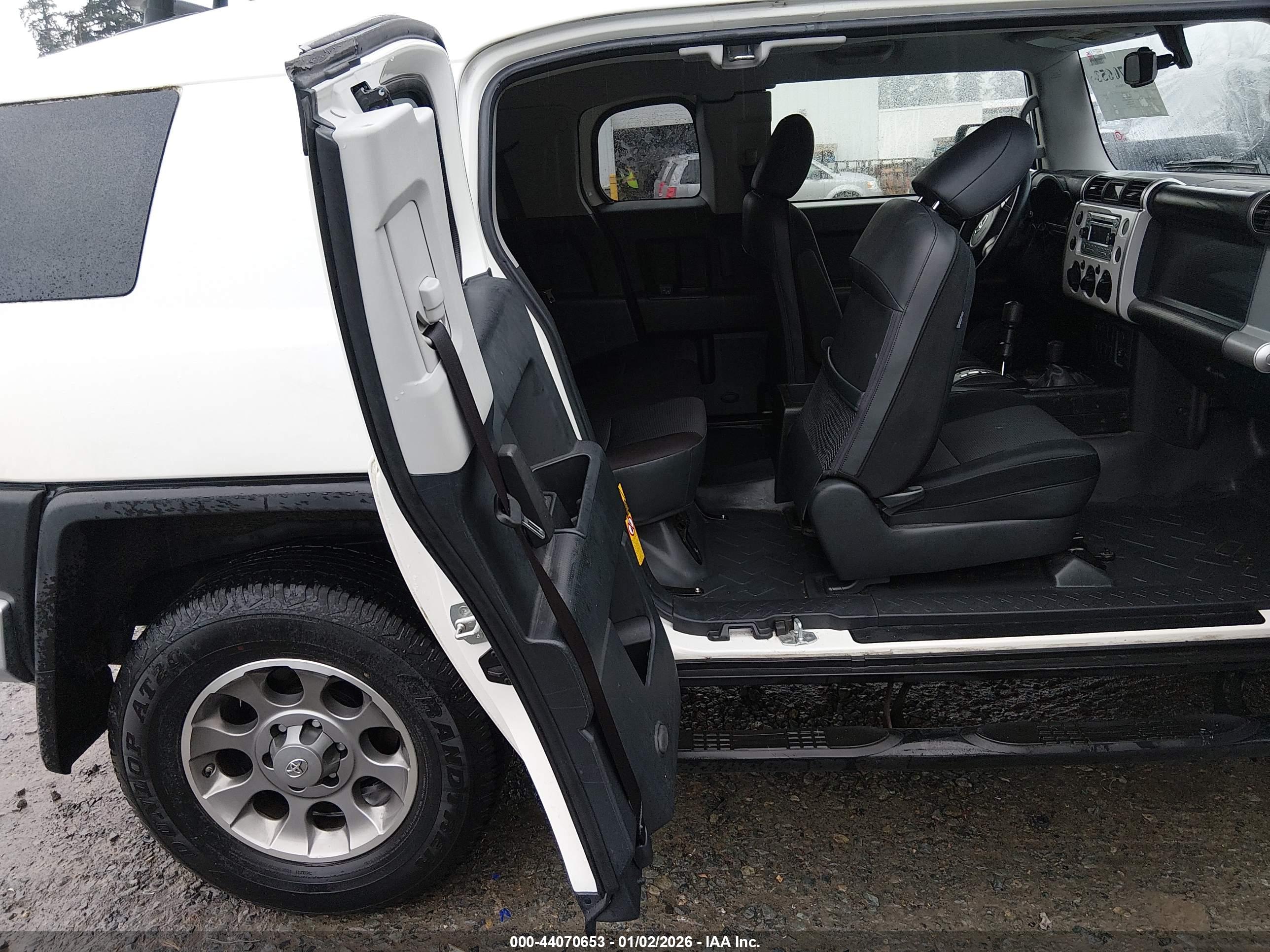 TOYOTA FJ image 8