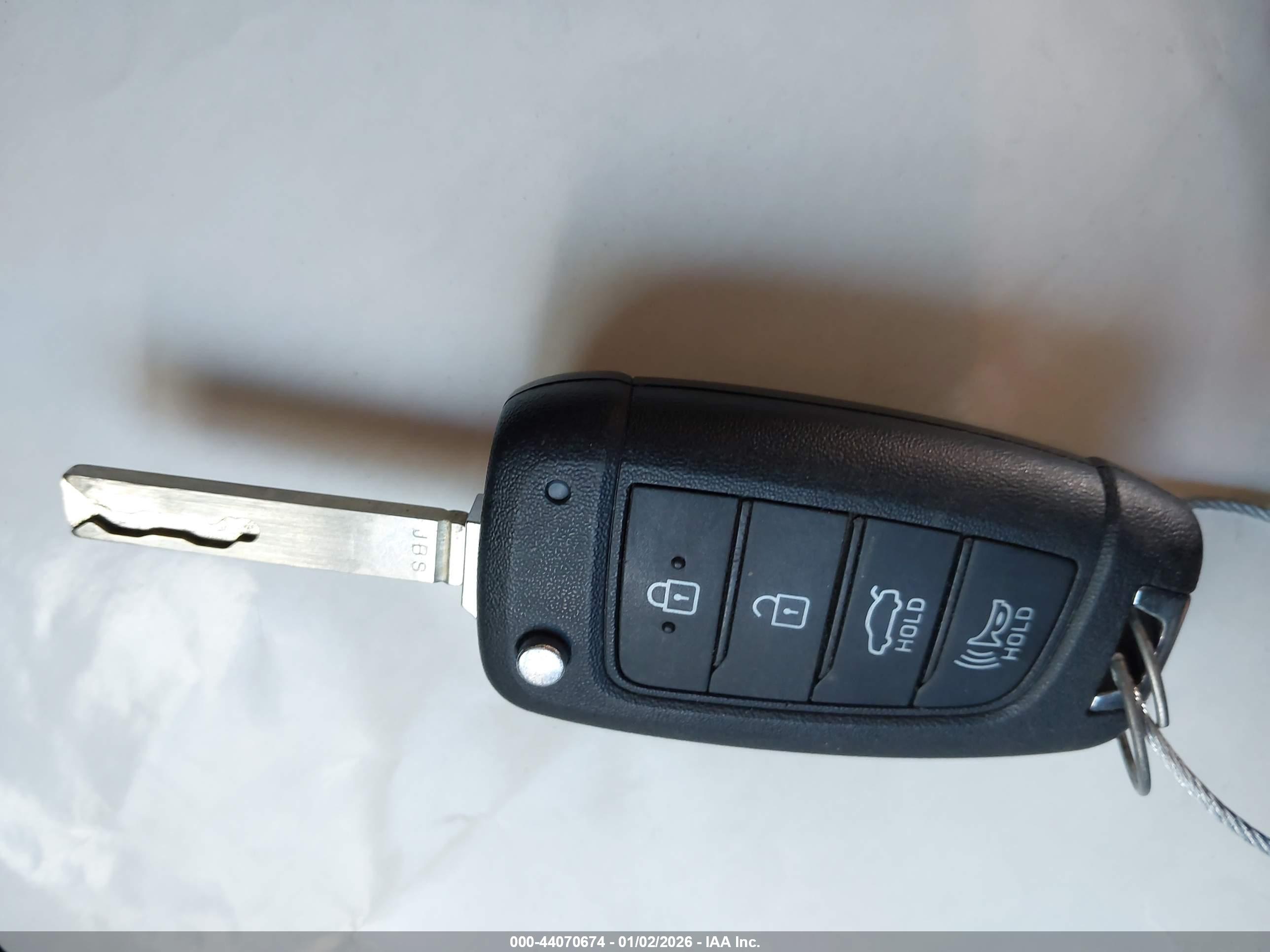 HYUNDAI ELANTRA image 11