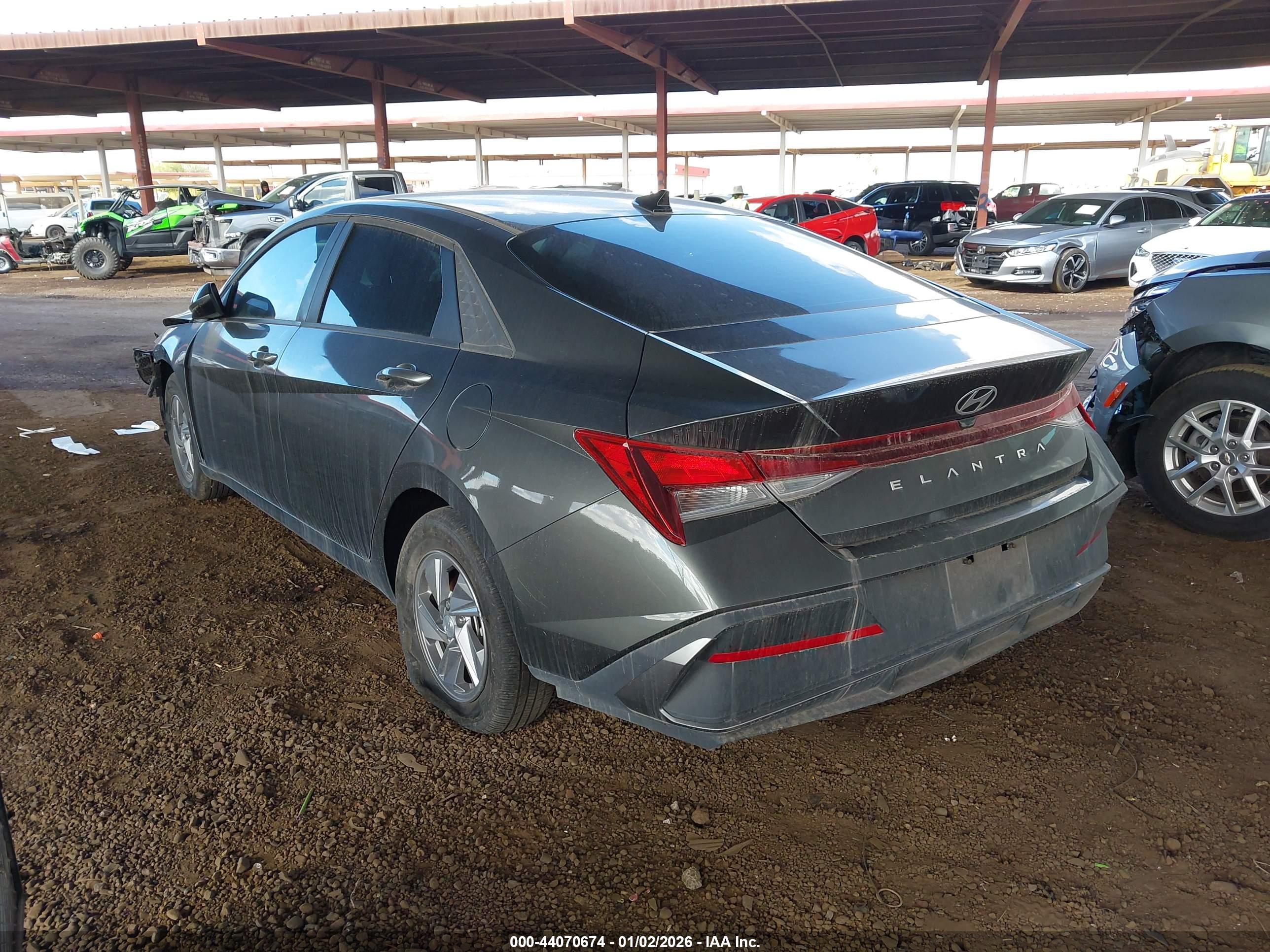 HYUNDAI ELANTRA image 3