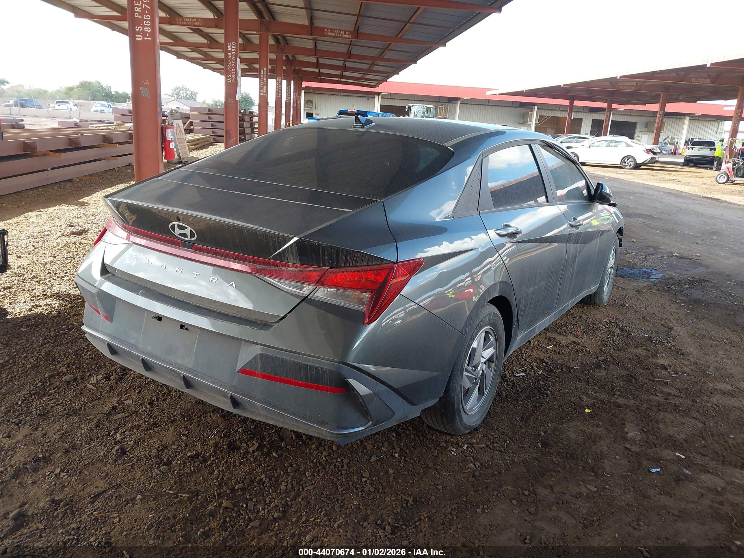 HYUNDAI ELANTRA image 4