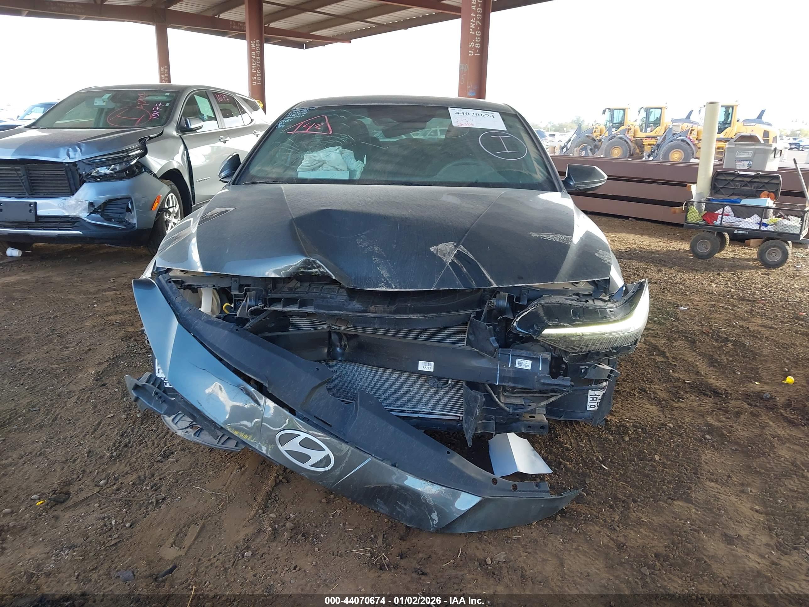 HYUNDAI ELANTRA image 6