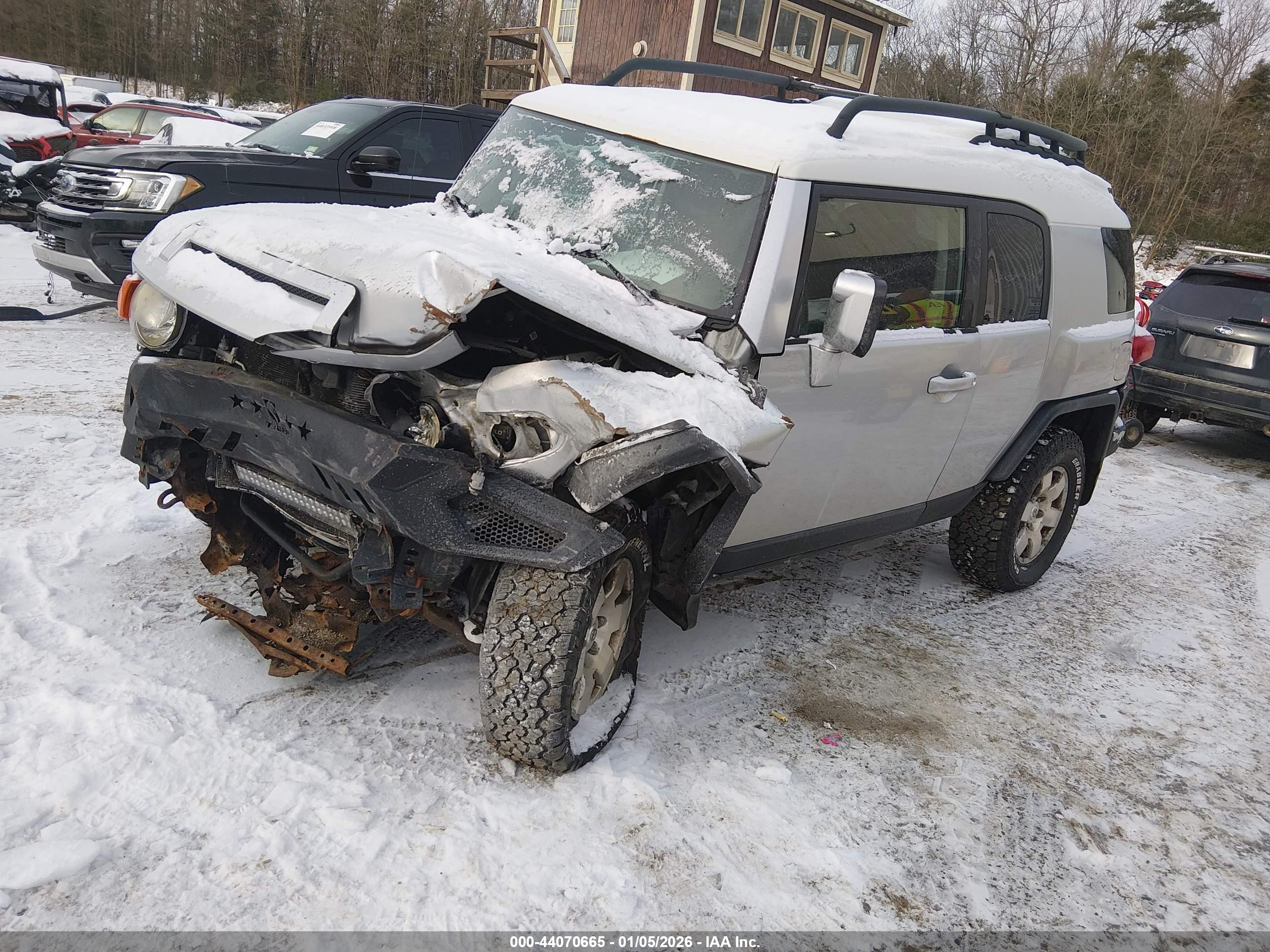 TOYOTA FJ image 2