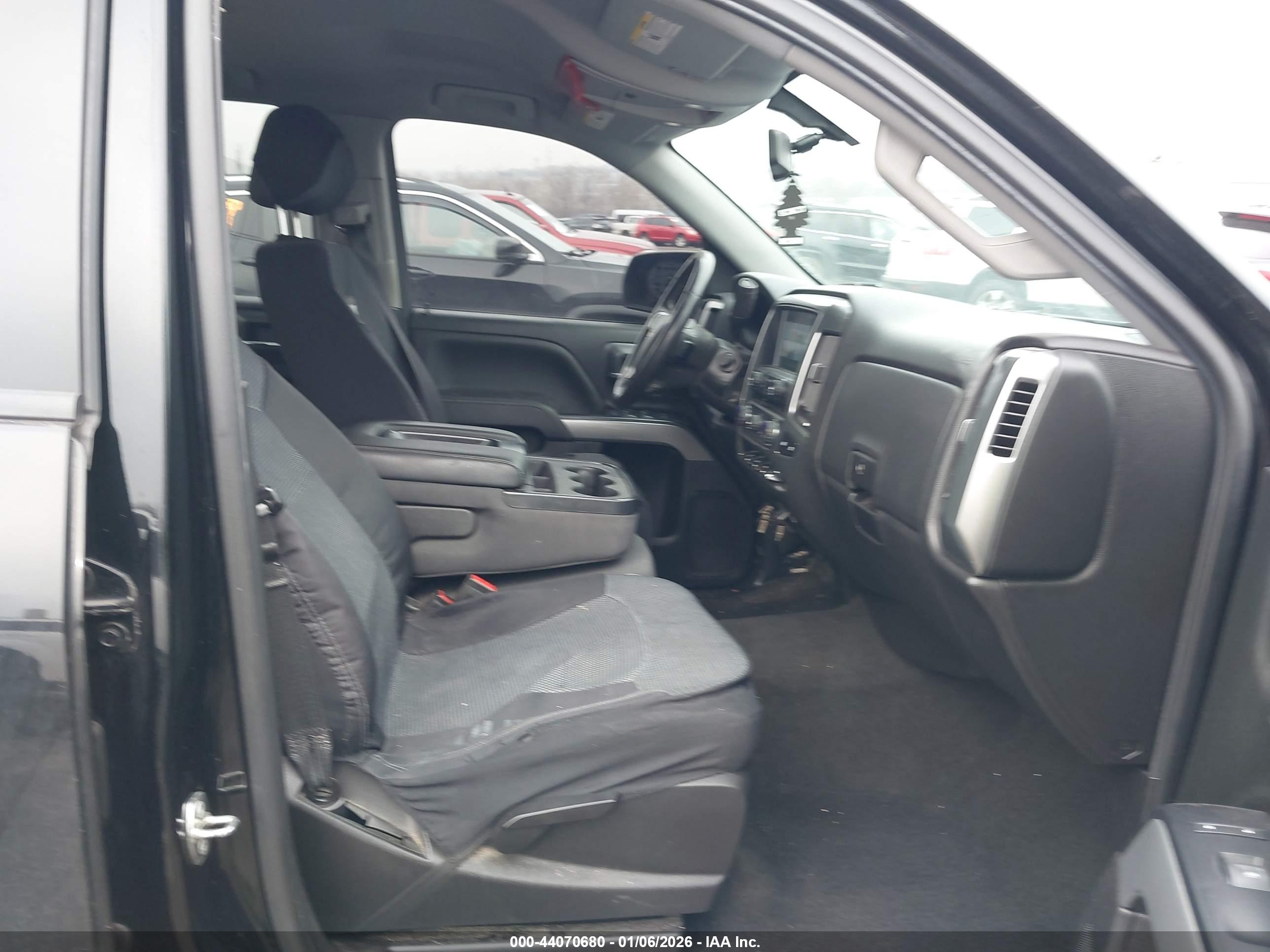 CHEVROLET SILVERADO image 5