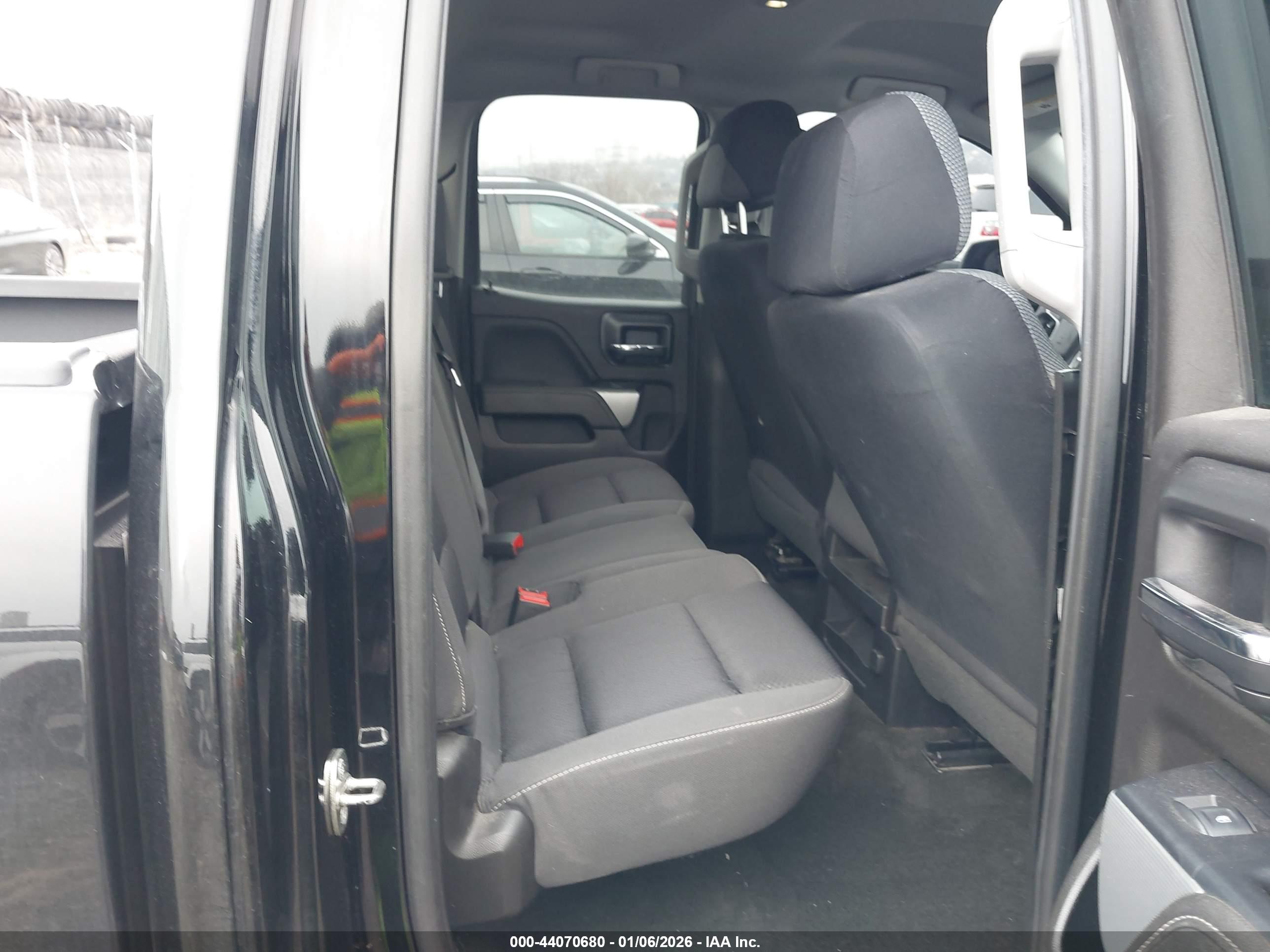 CHEVROLET SILVERADO image 8