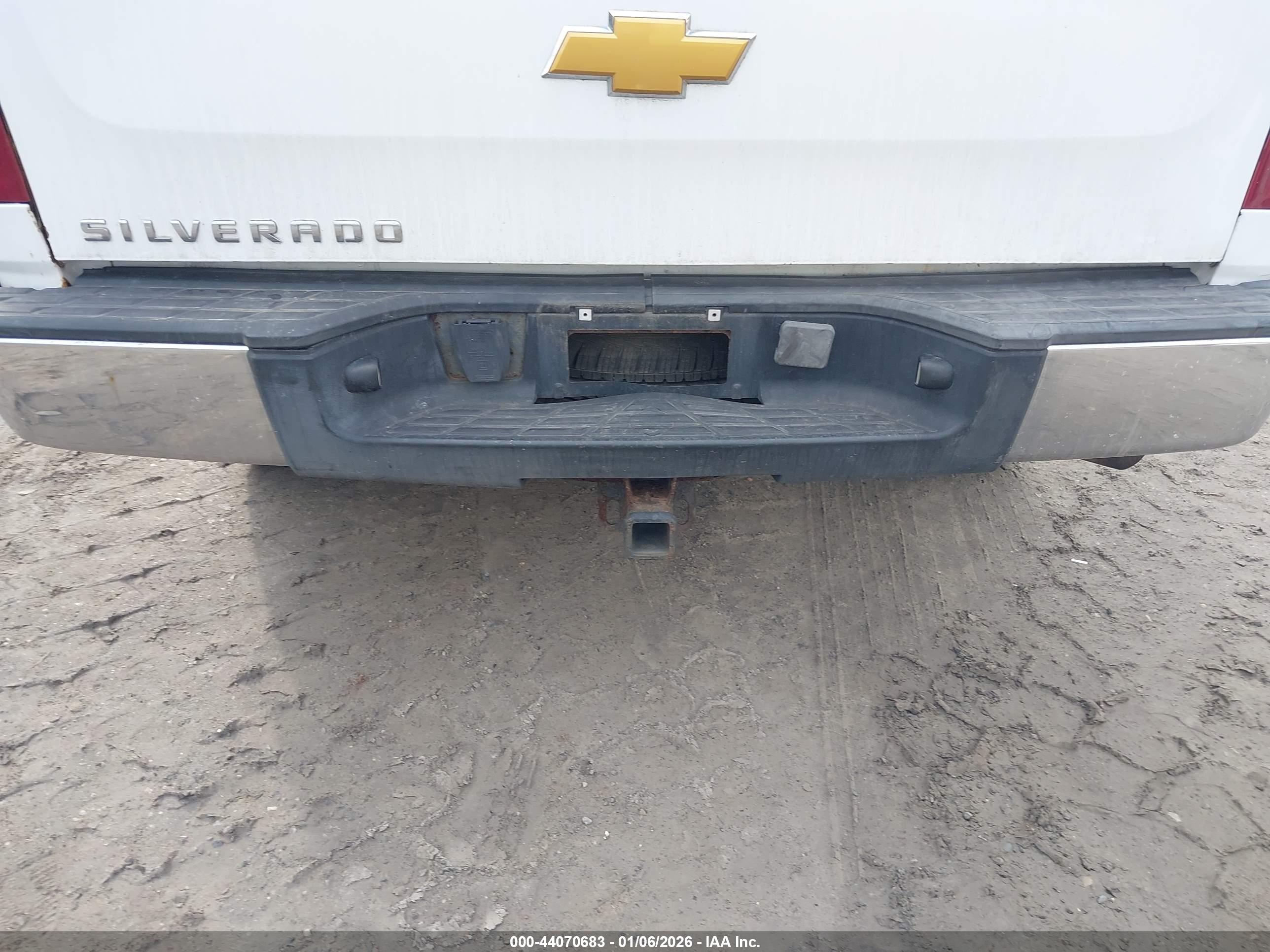 CHEVROLET SILVERADO image 6