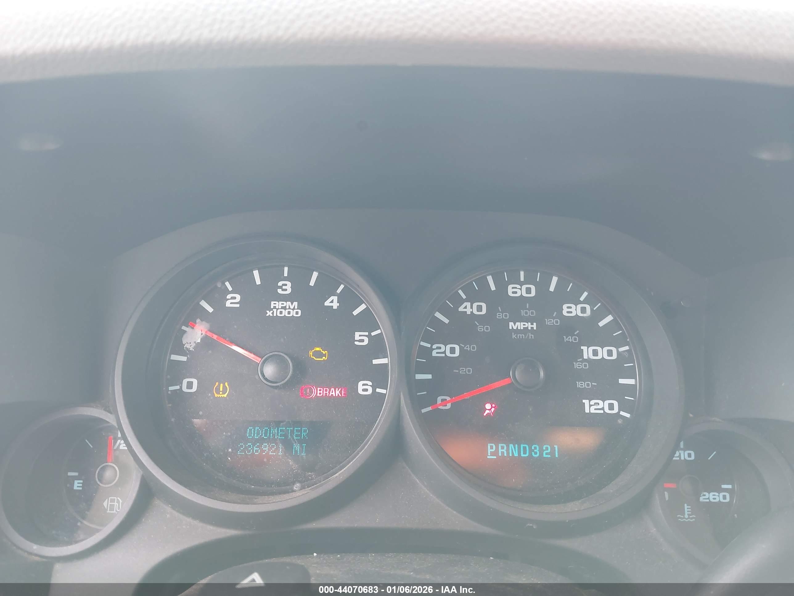 CHEVROLET SILVERADO image 7