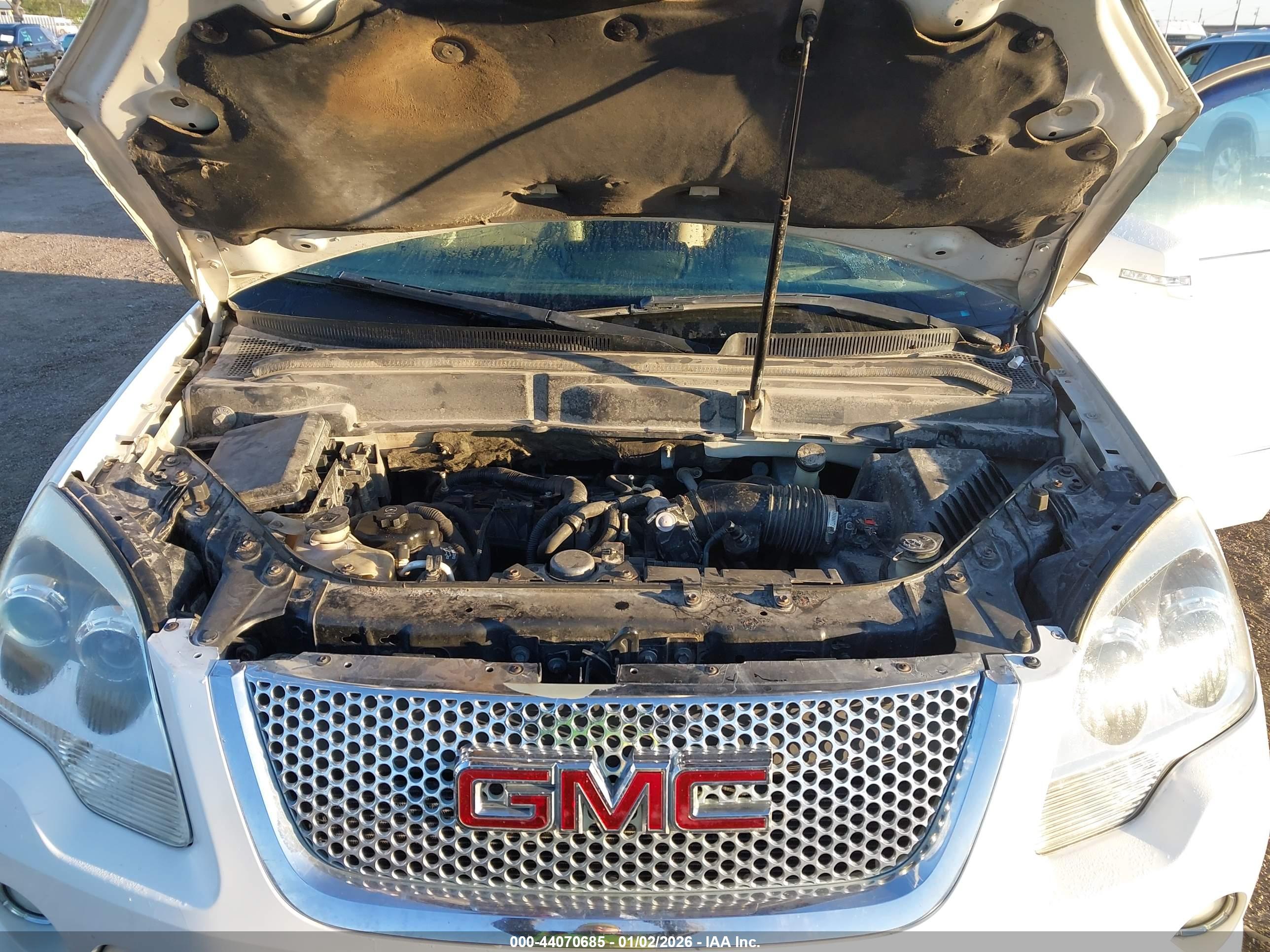 GMC ACADIA image 10