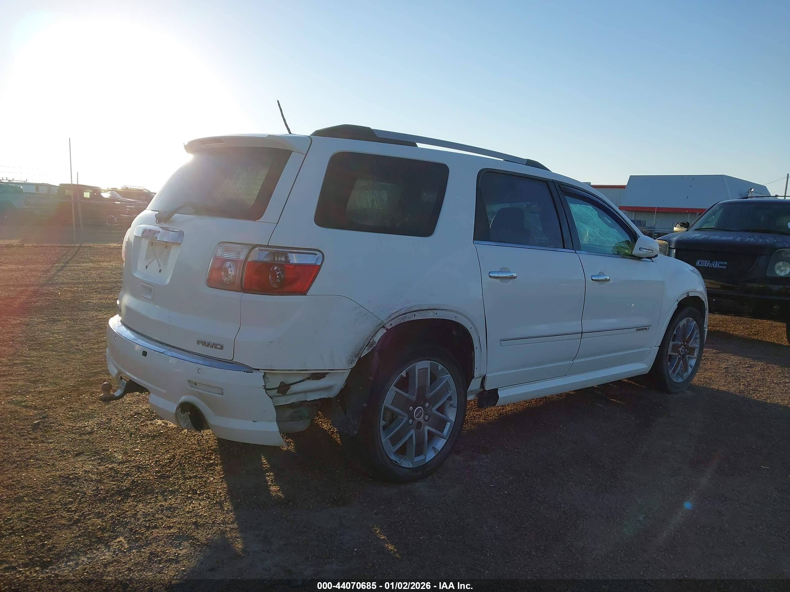 GMC ACADIA image 4