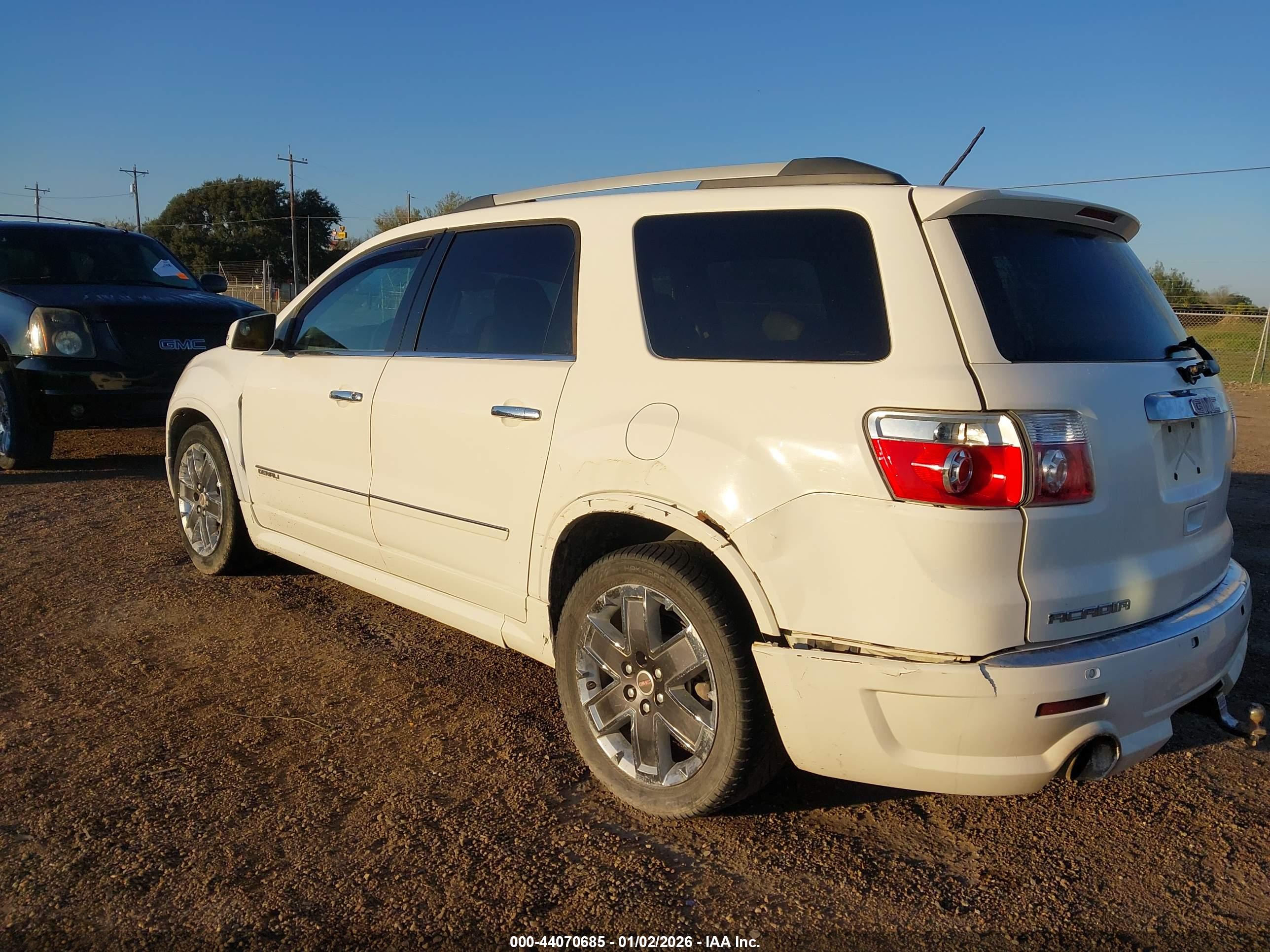 GMC ACADIA image 6