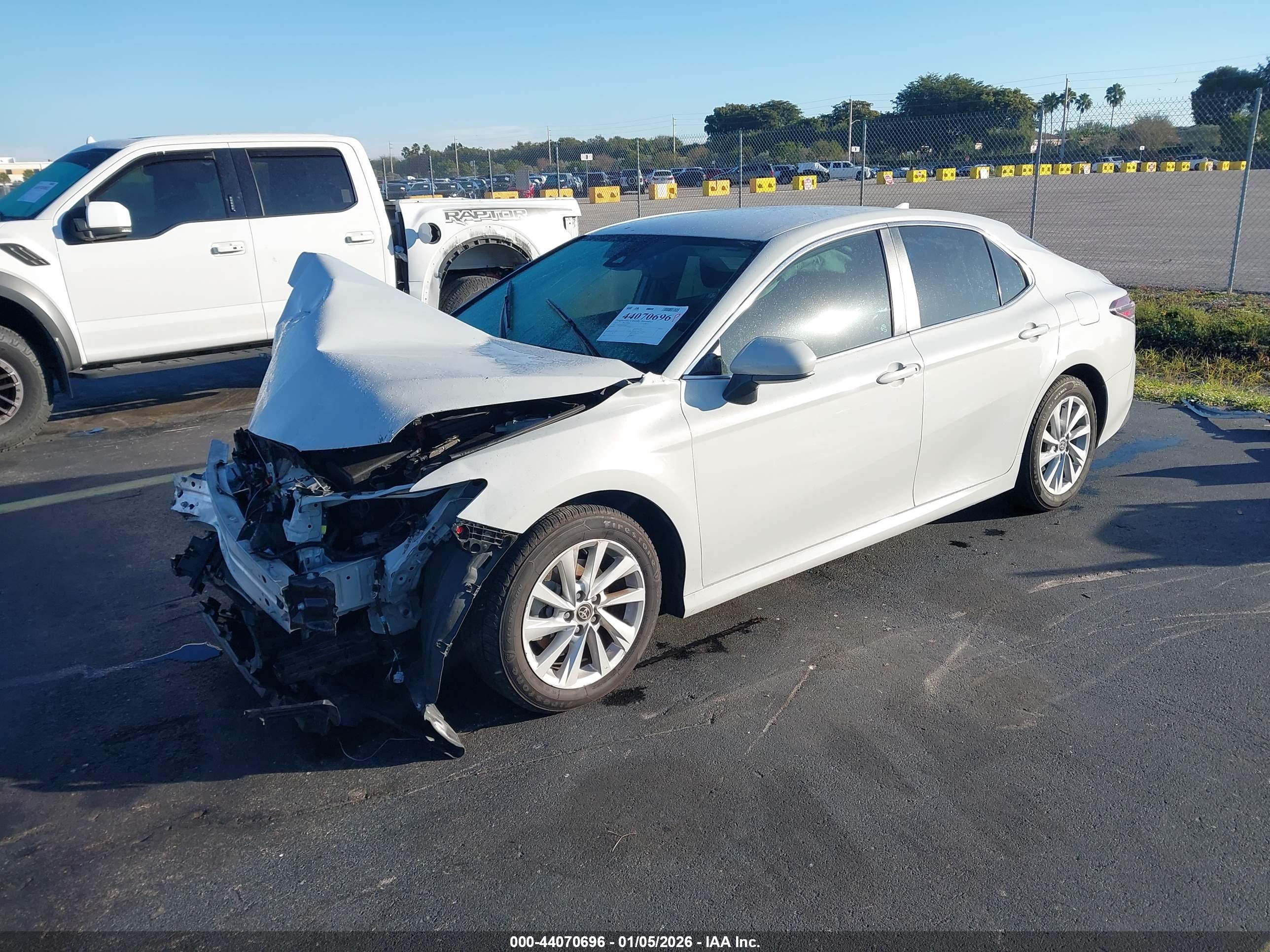 TOYOTA CAMRY image 2