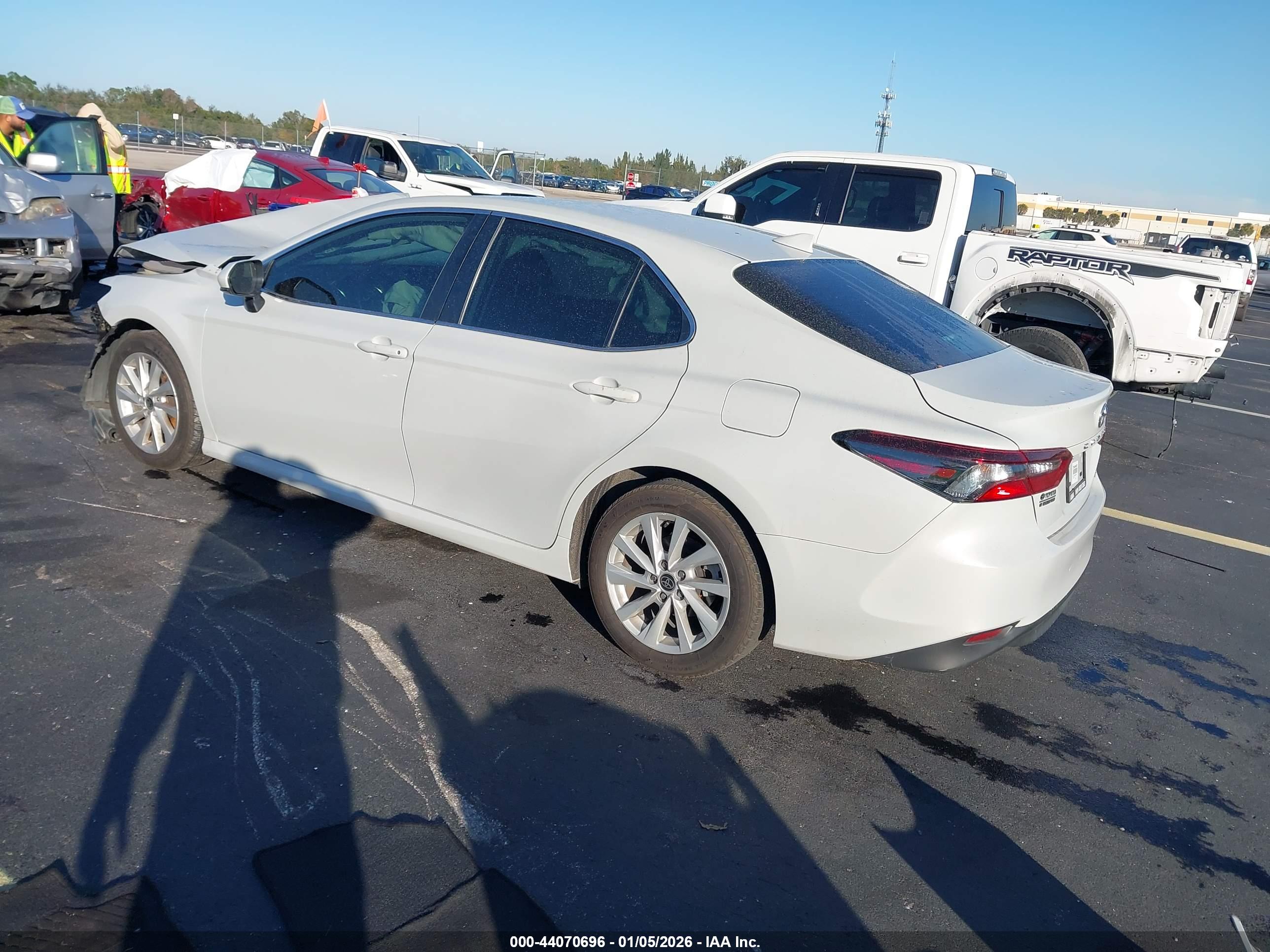TOYOTA CAMRY image 3