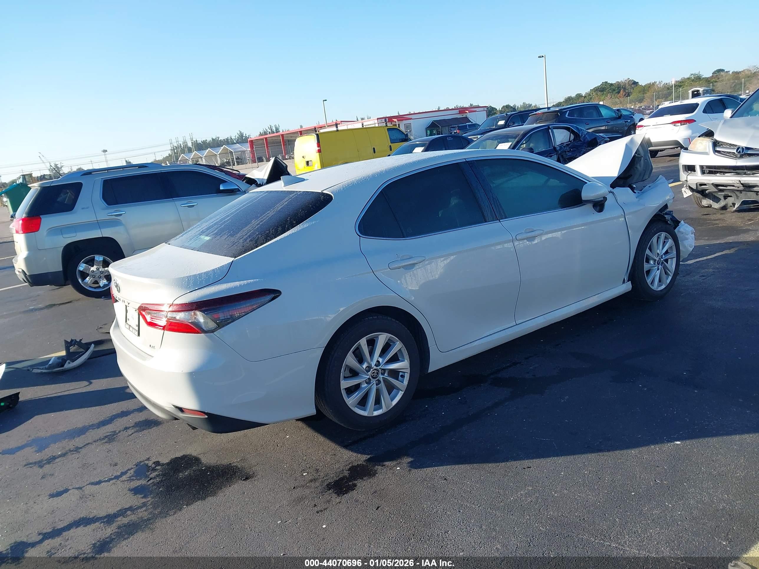 TOYOTA CAMRY image 4