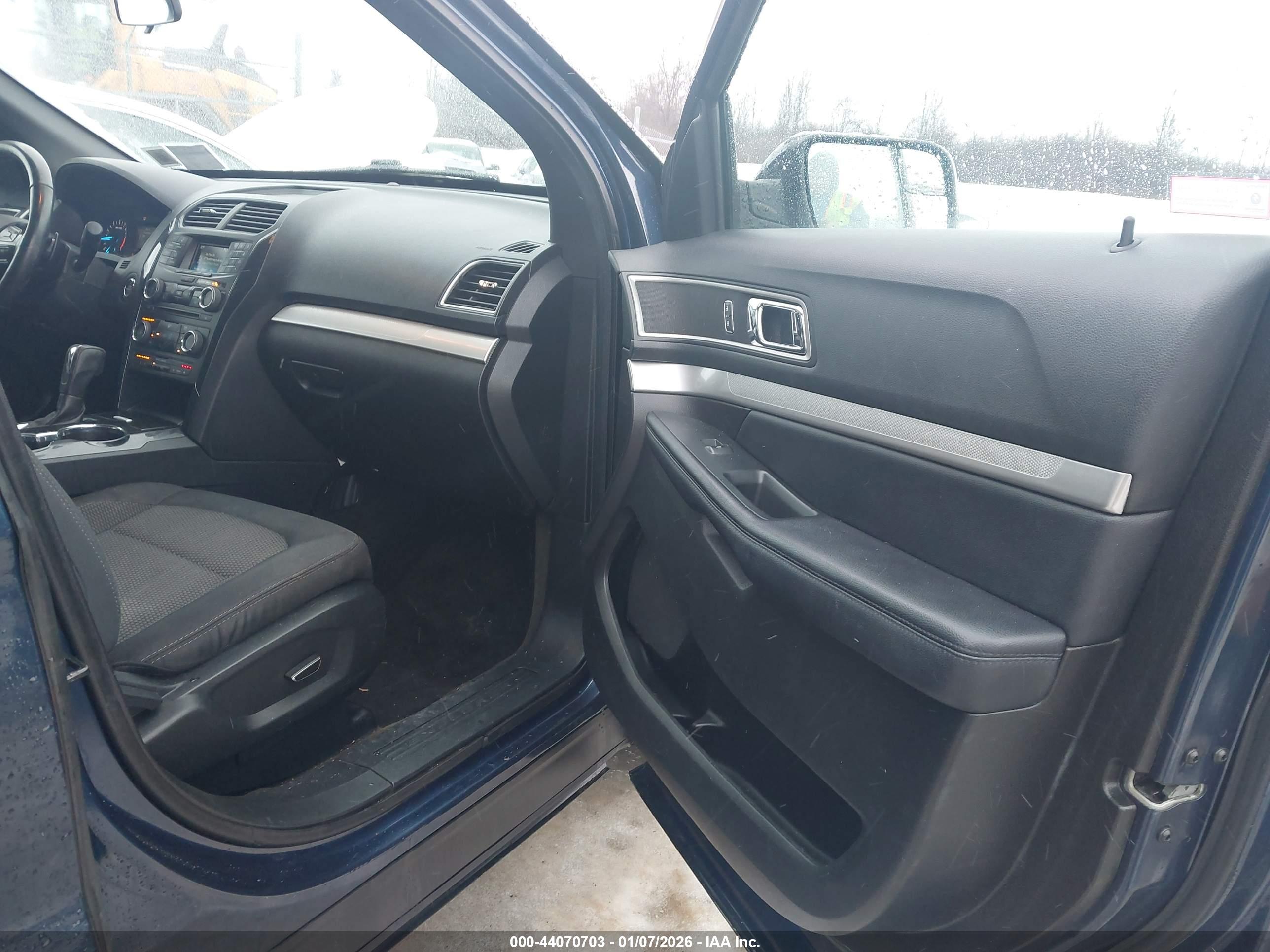 FORD EXPLORER image 5