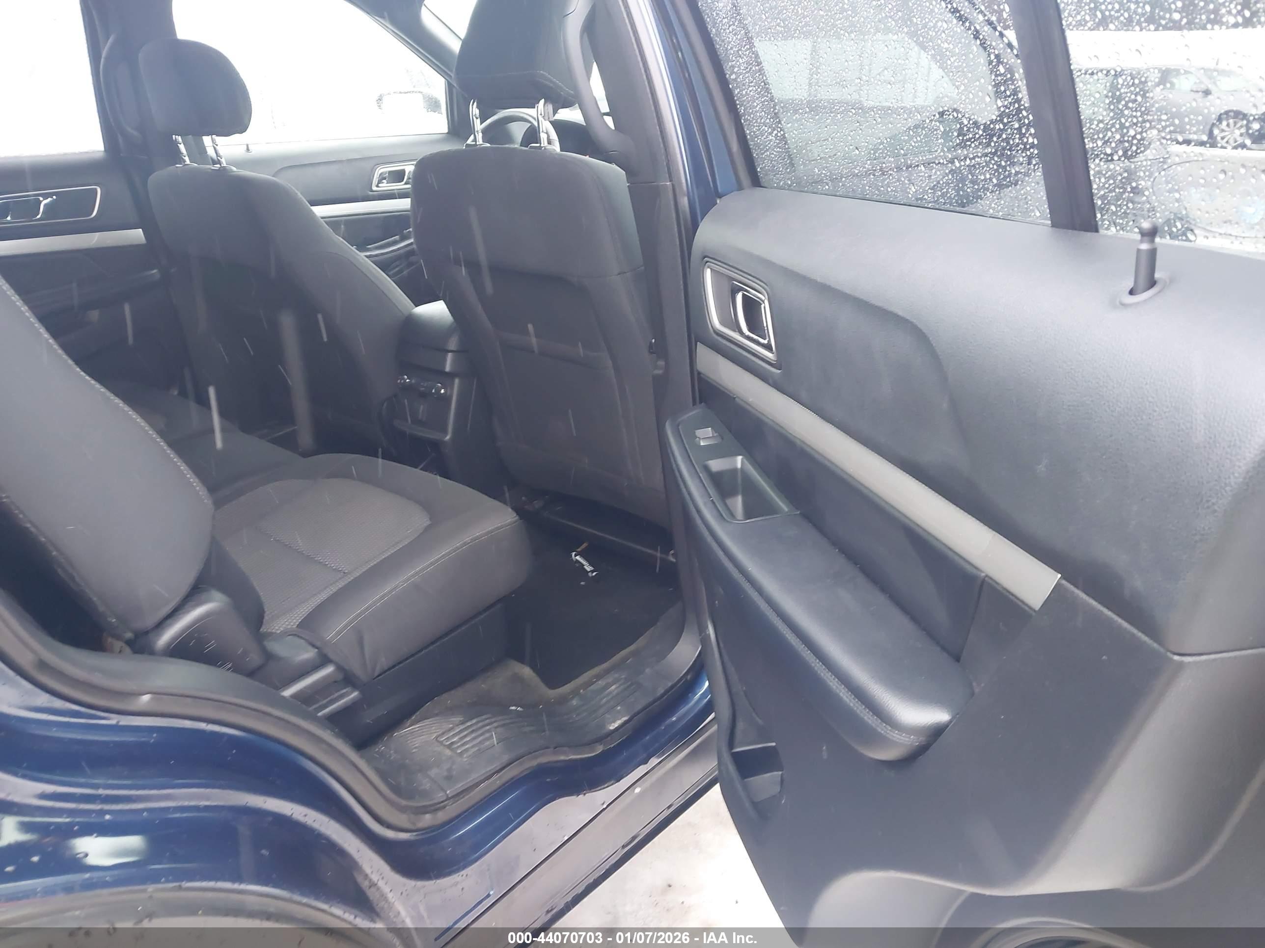 FORD EXPLORER image 8