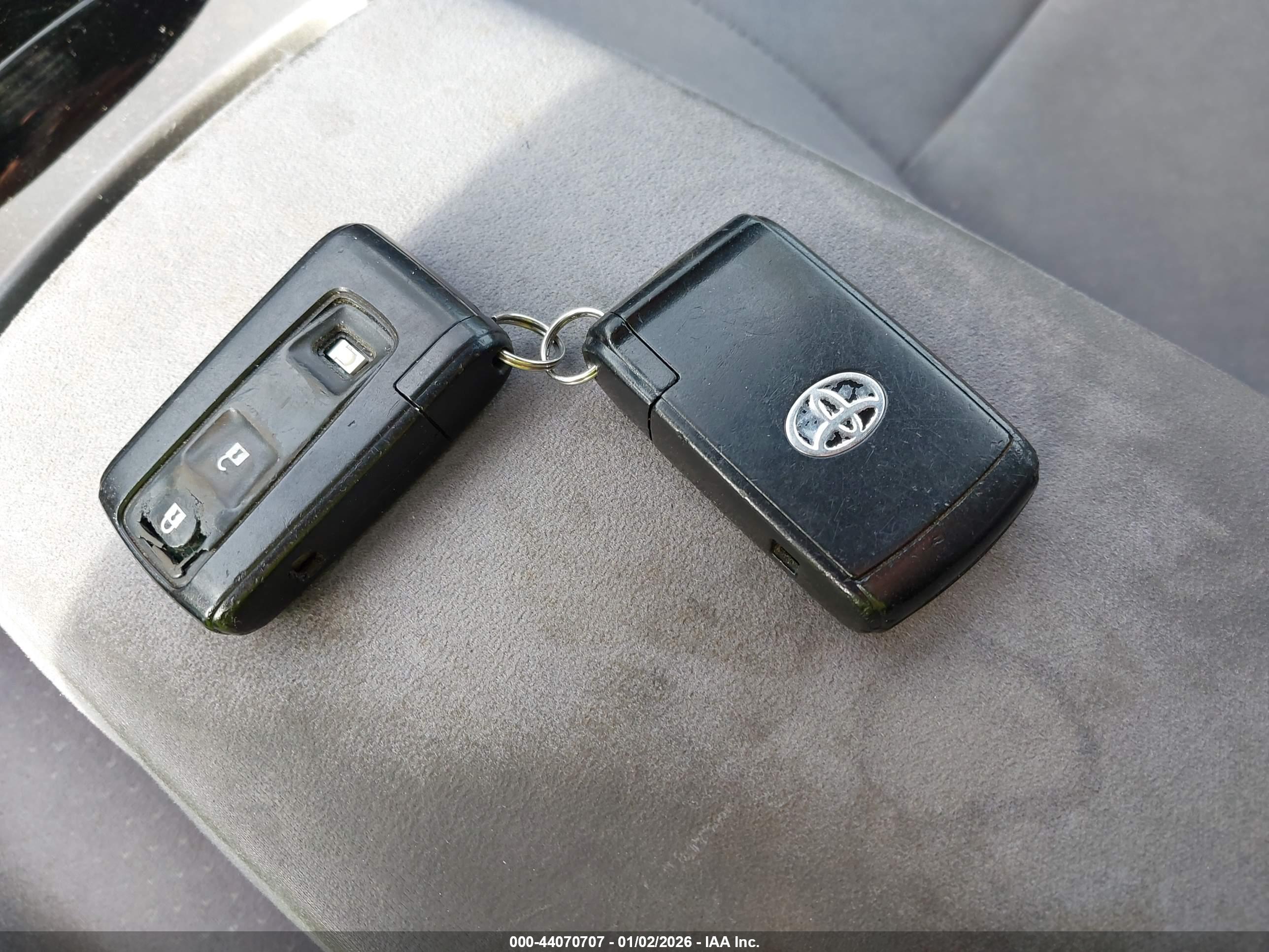TOYOTA PRIUS image 11