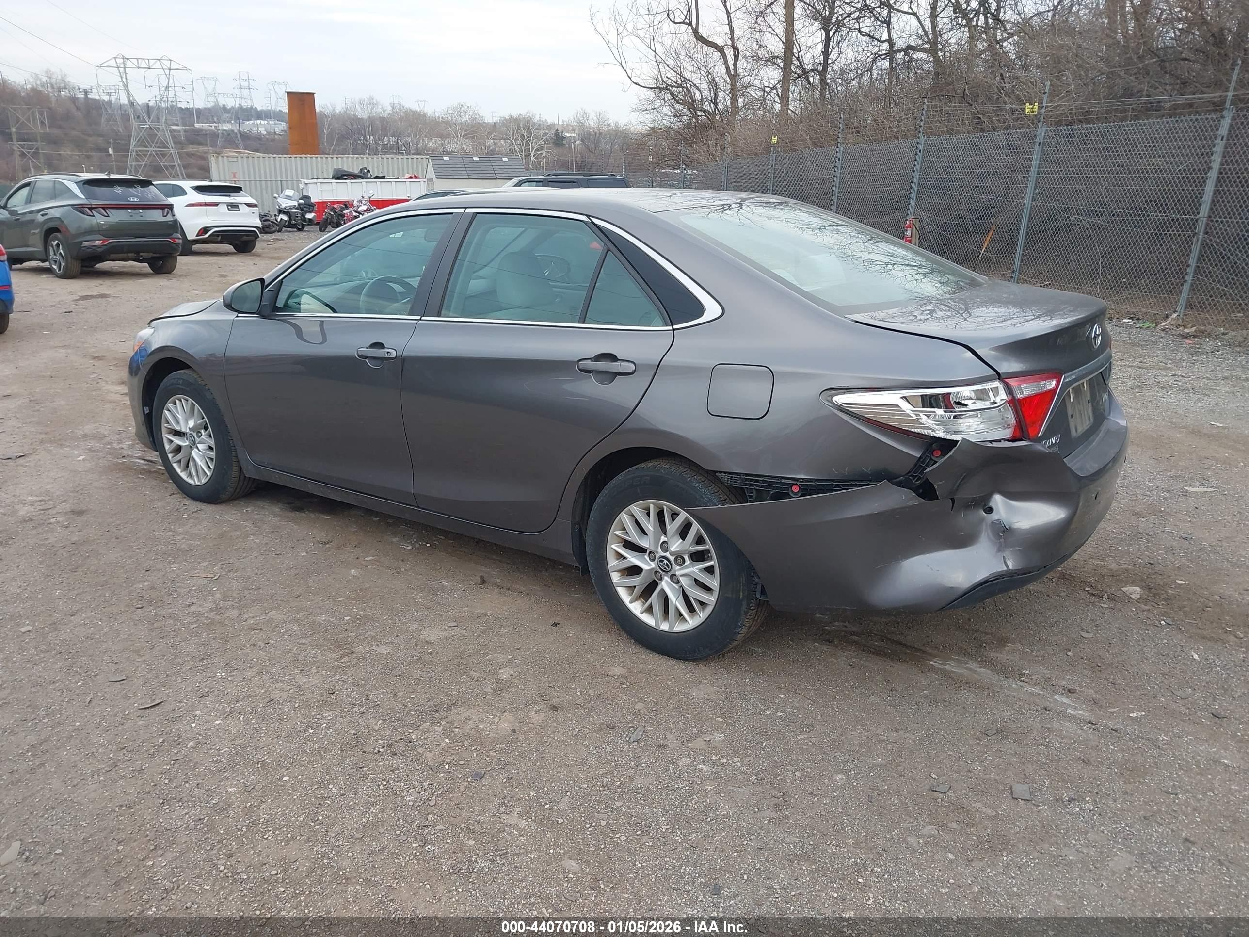 TOYOTA CAMRY image 3