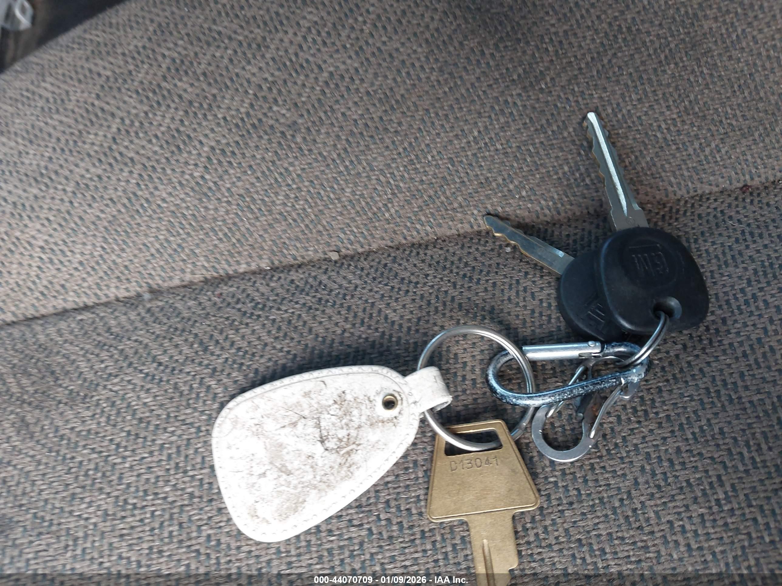 CHEVROLET EXPRESS image 11
