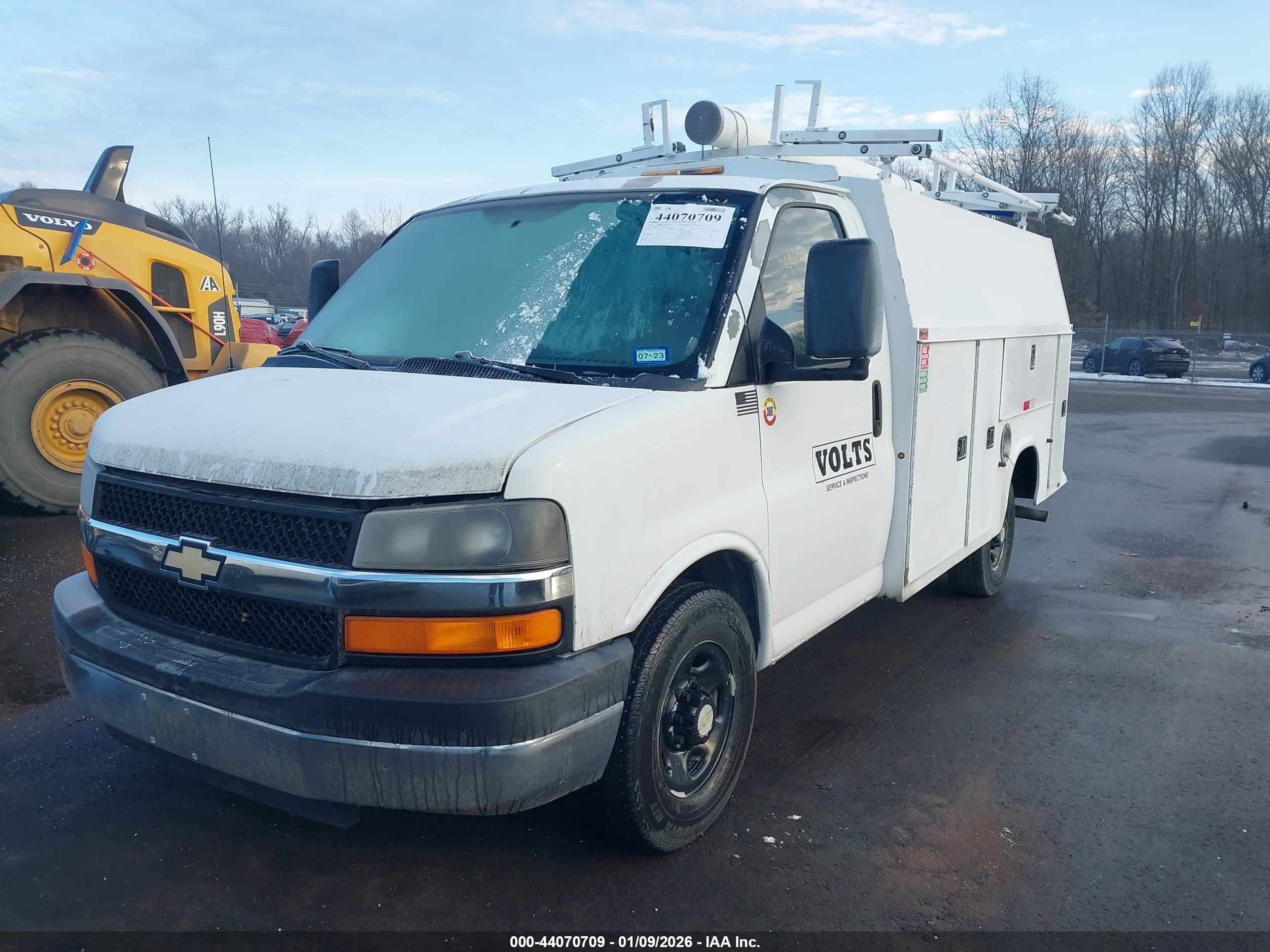 CHEVROLET EXPRESS image 2