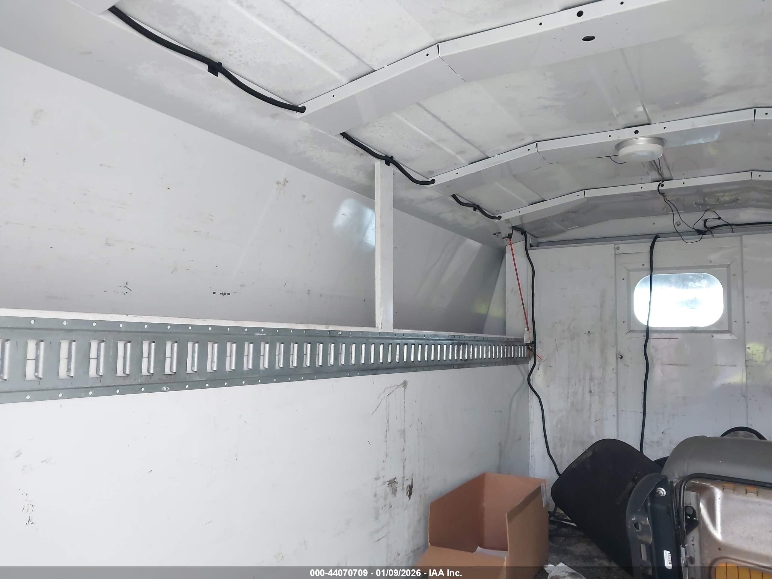 CHEVROLET EXPRESS image 8