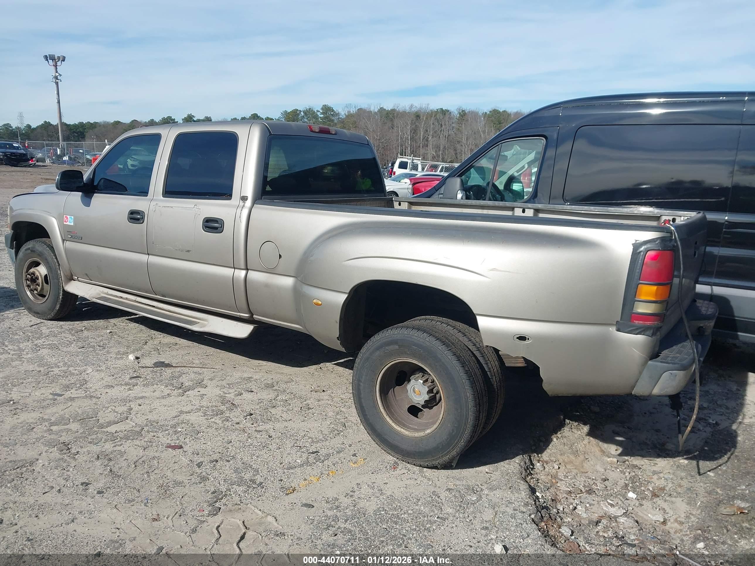 CHEVROLET SILVERADO image 3