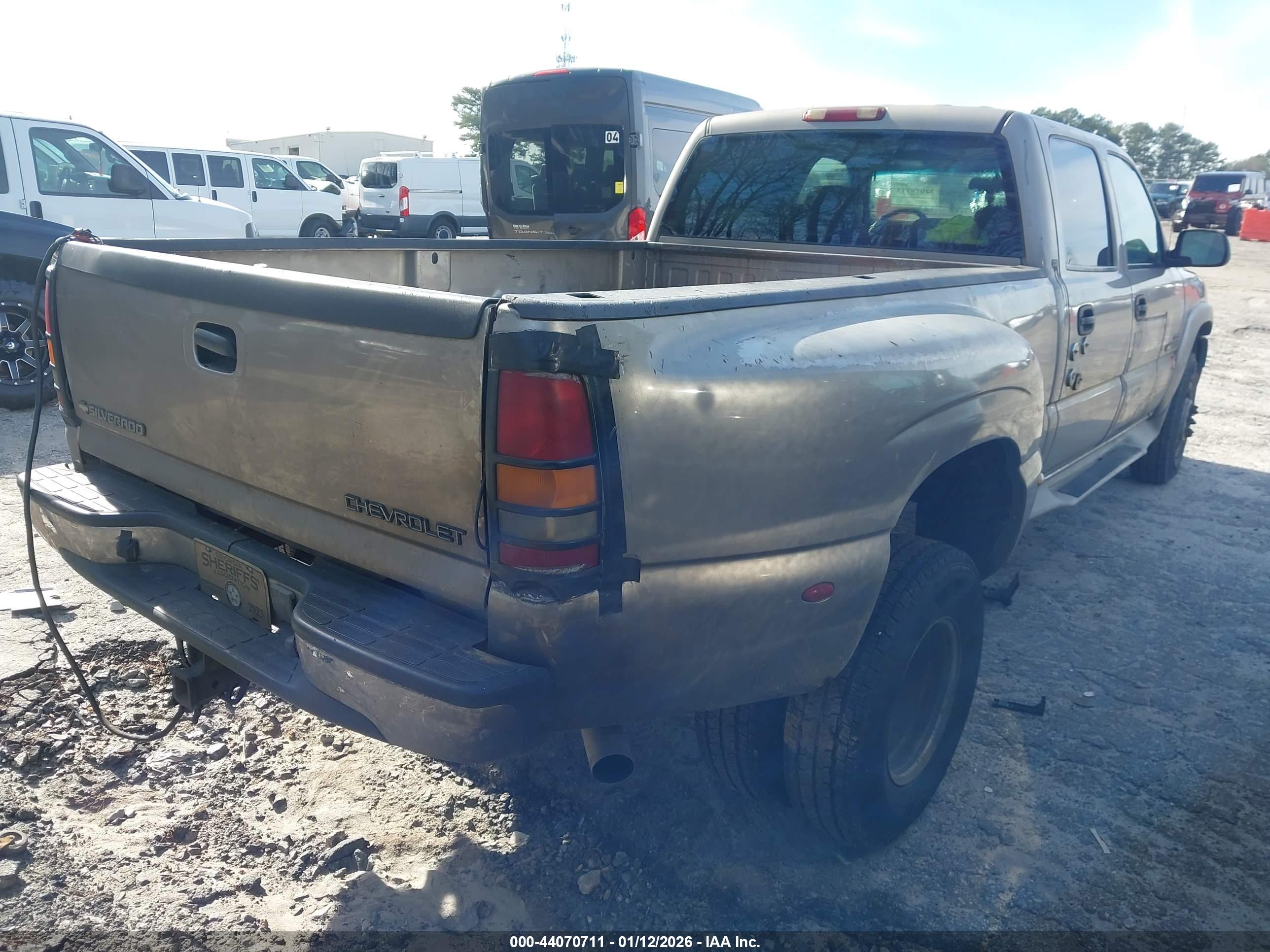 CHEVROLET SILVERADO image 4
