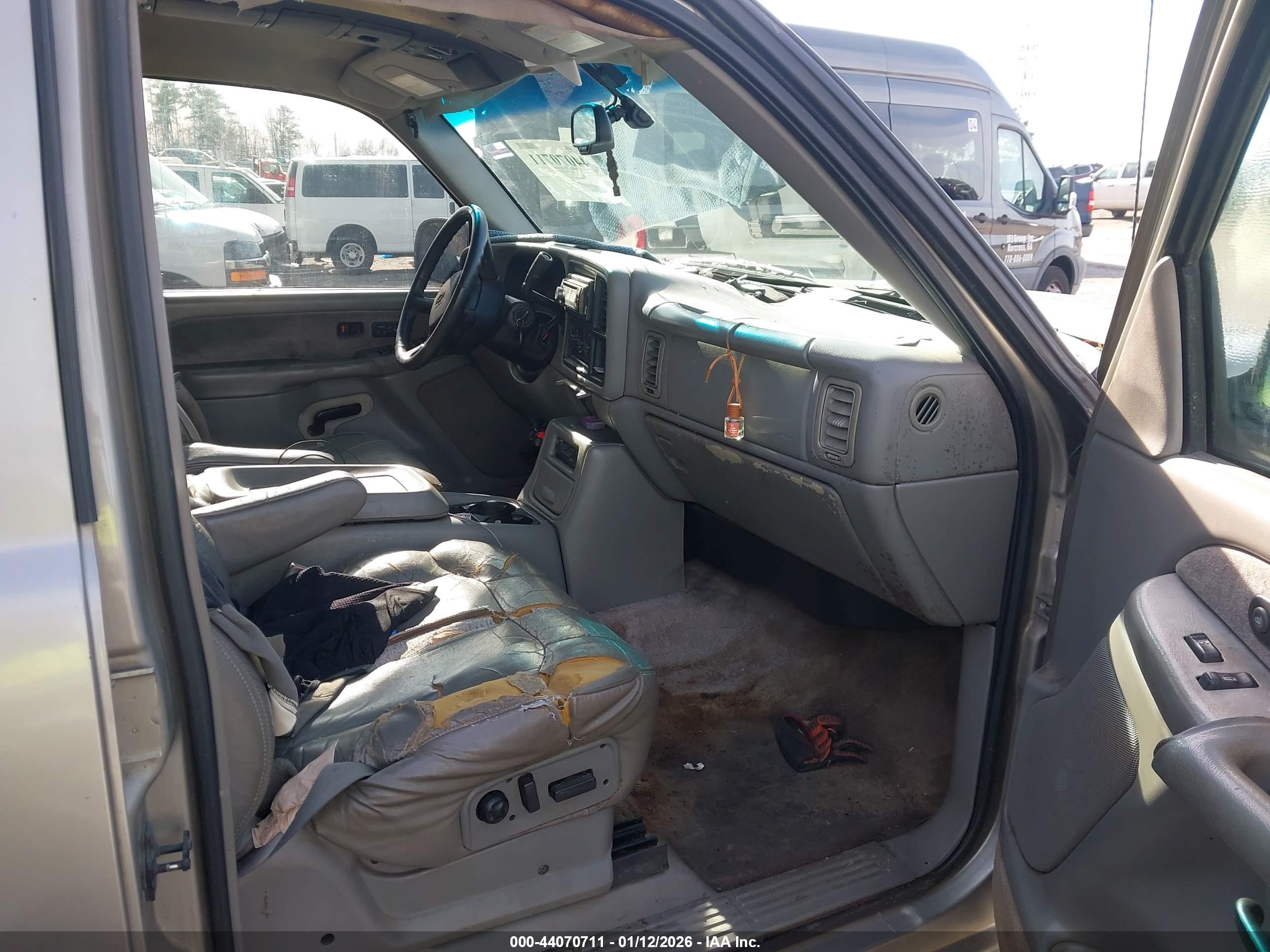 CHEVROLET SILVERADO image 5