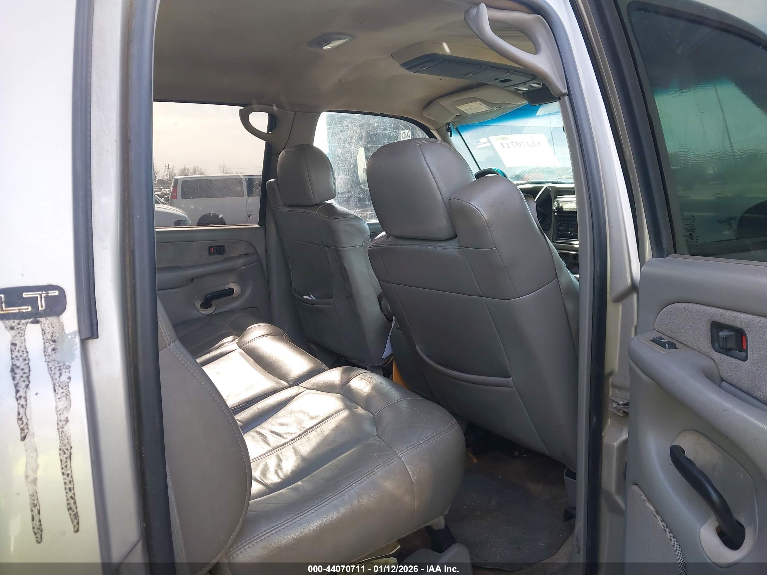 CHEVROLET SILVERADO image 8