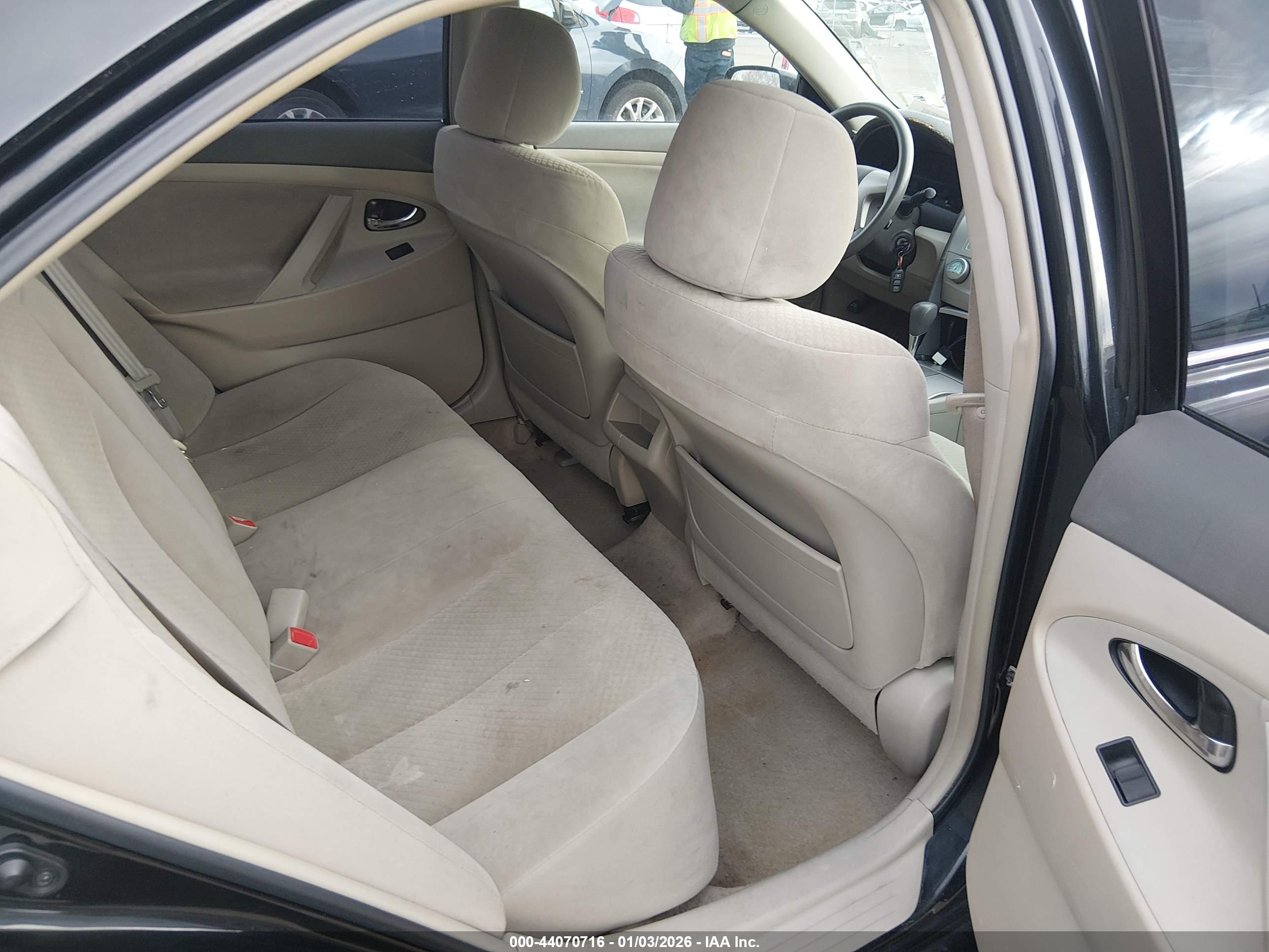 TOYOTA CAMRY image 8