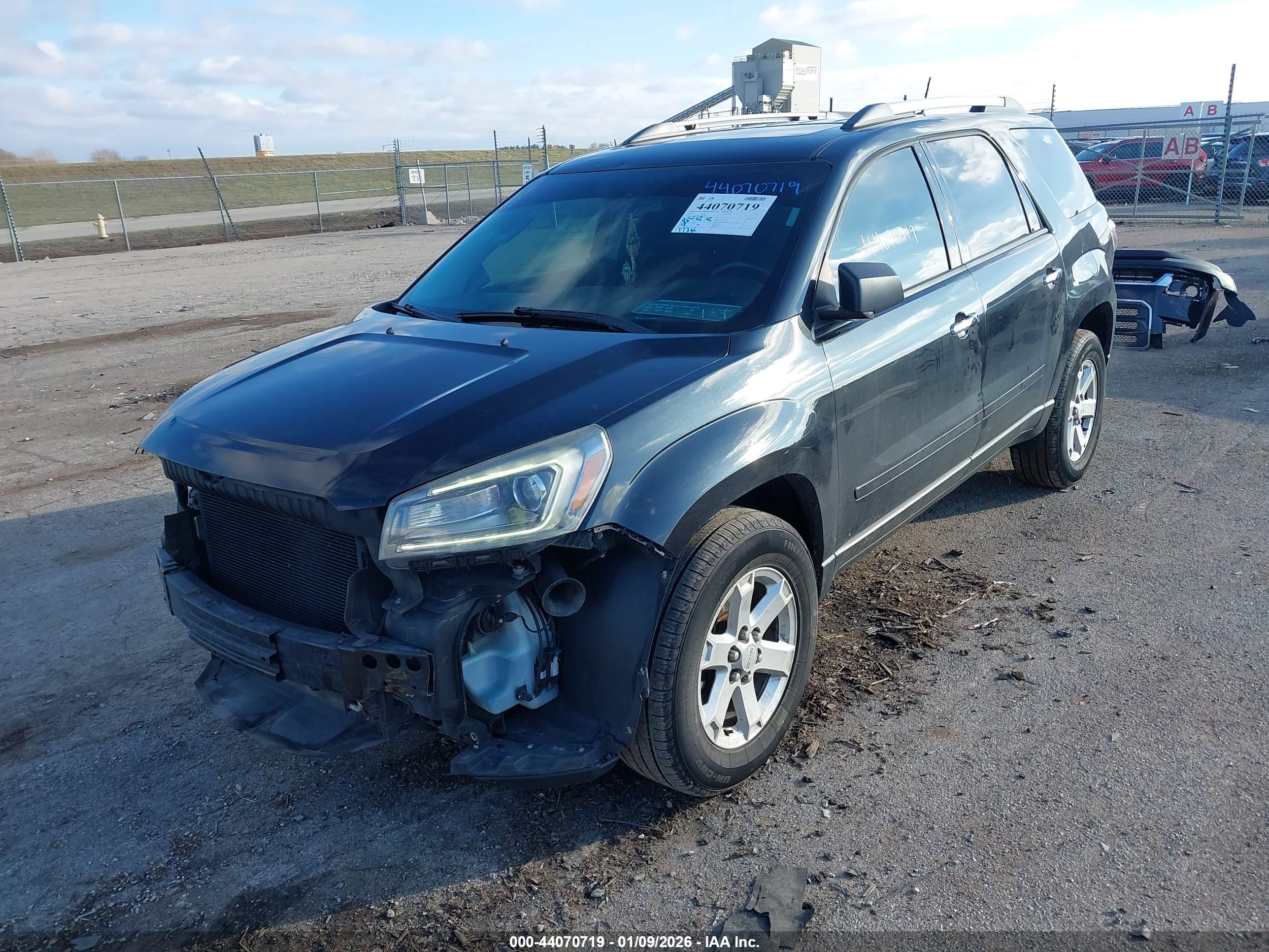 GMC ACADIA image 2