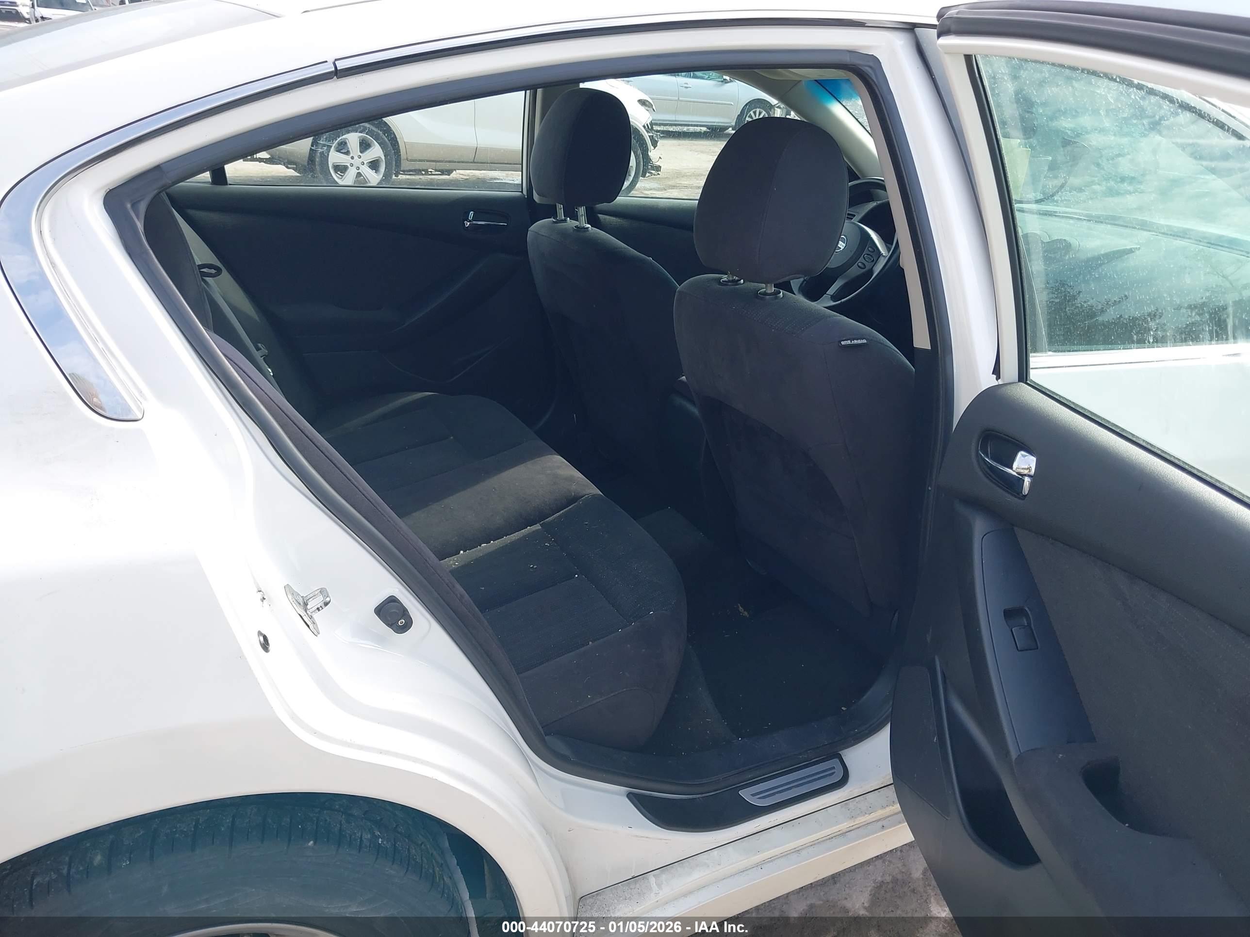 NISSAN ALTIMA image 8