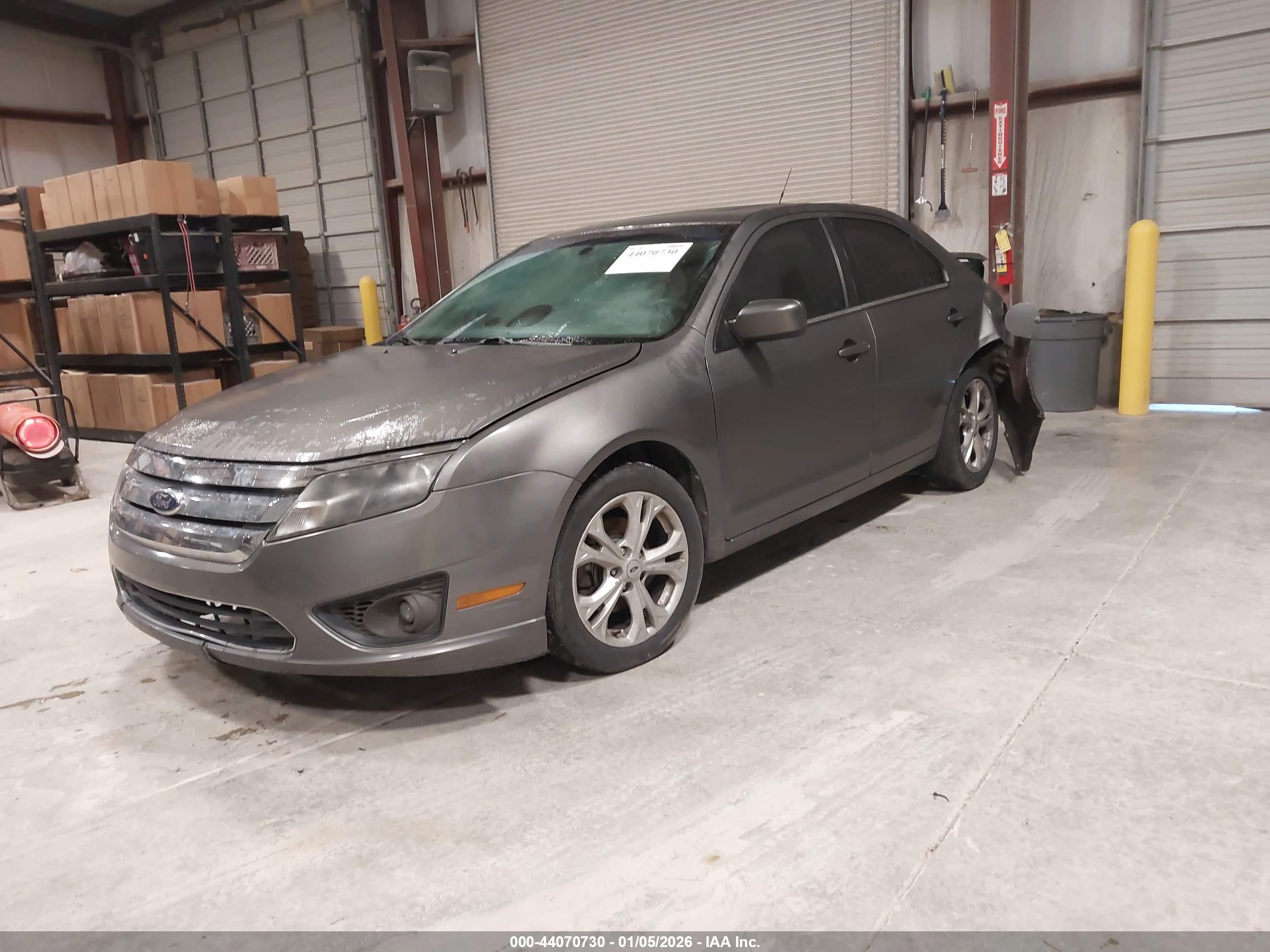 FORD FUSION image 2