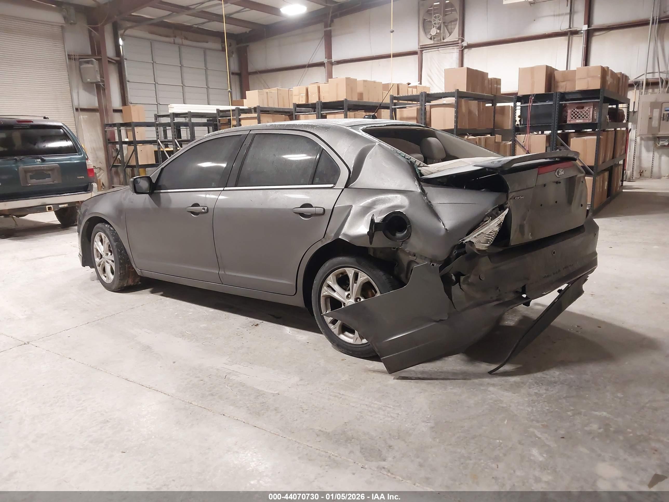 FORD FUSION image 3