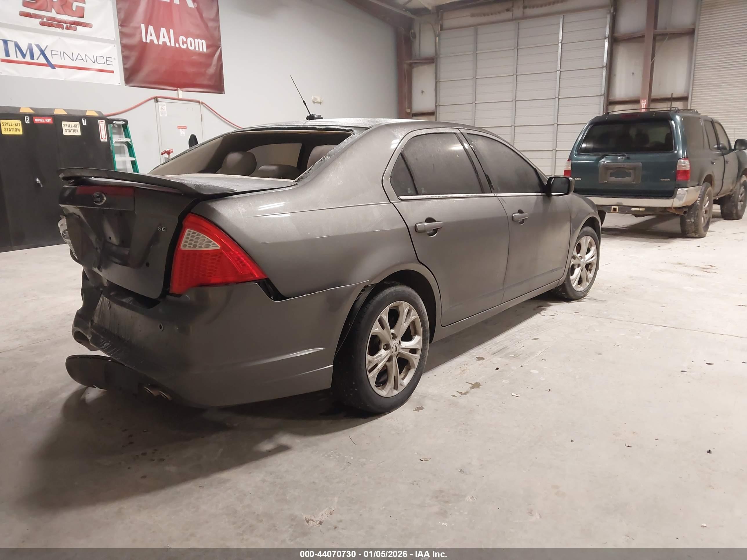 FORD FUSION image 4
