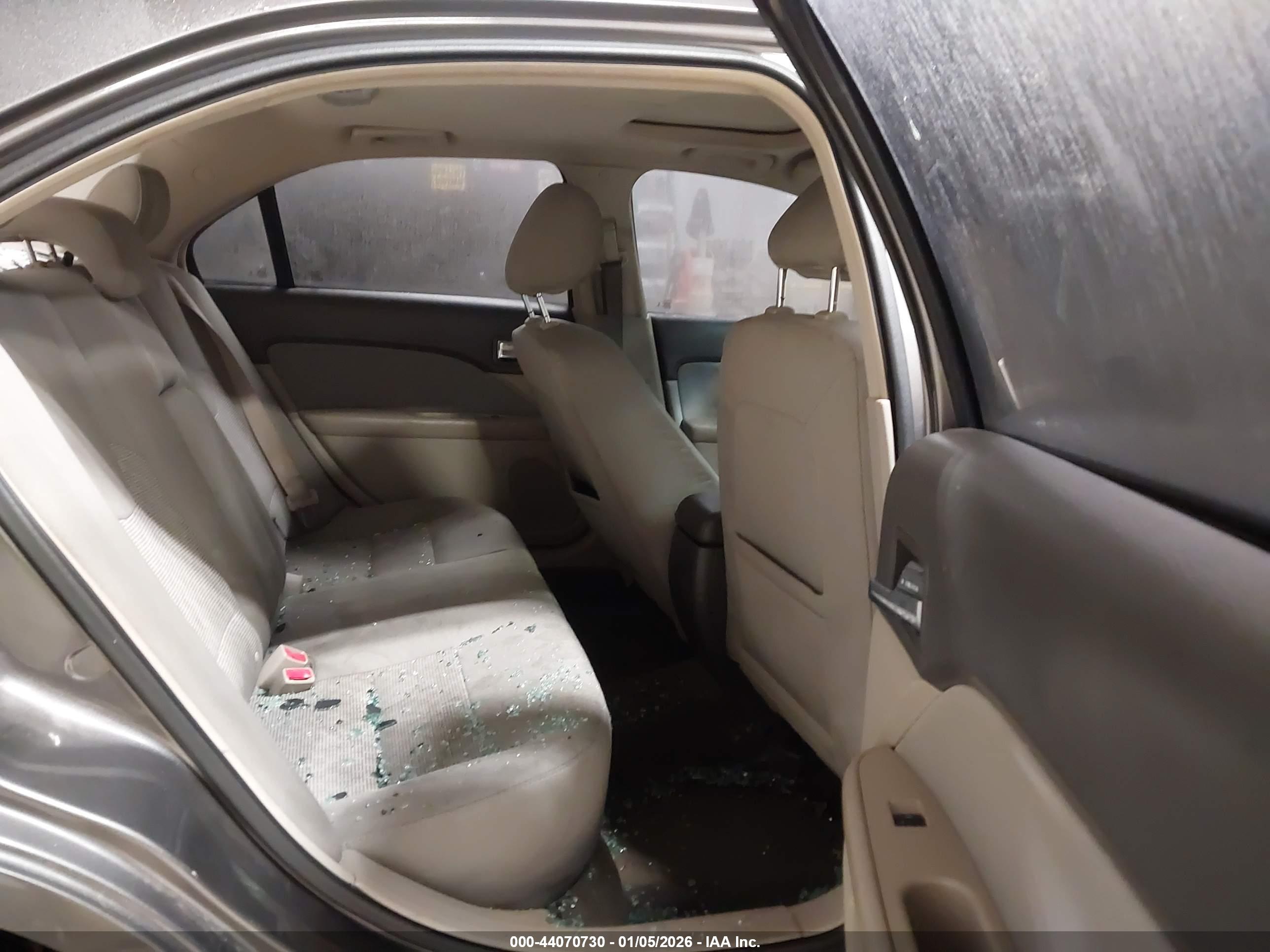 FORD FUSION image 8